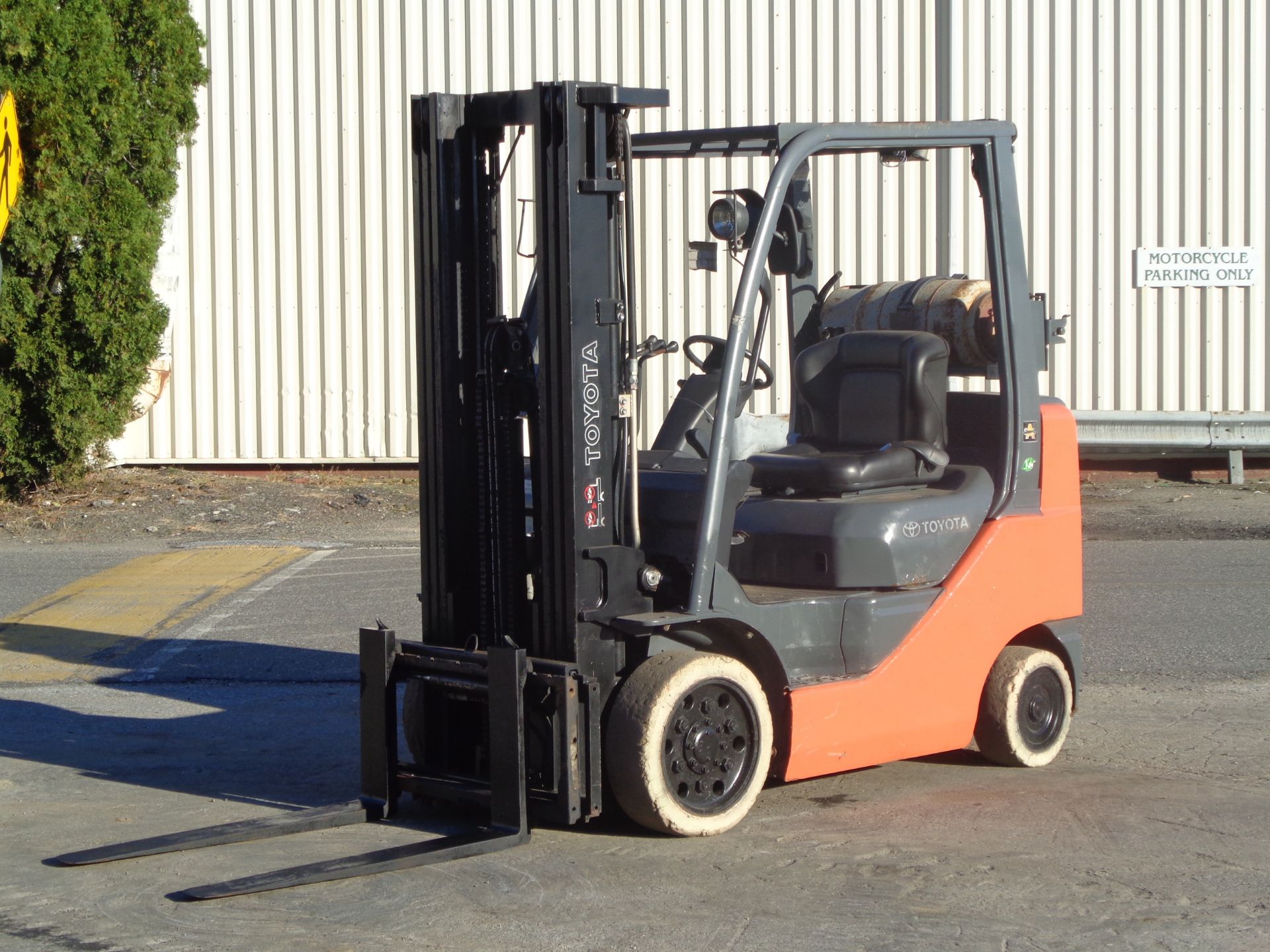 Toyota Forklift 8FGC025 5,000 lbs -Triple Mast - Side Shift - Image 10 of 20