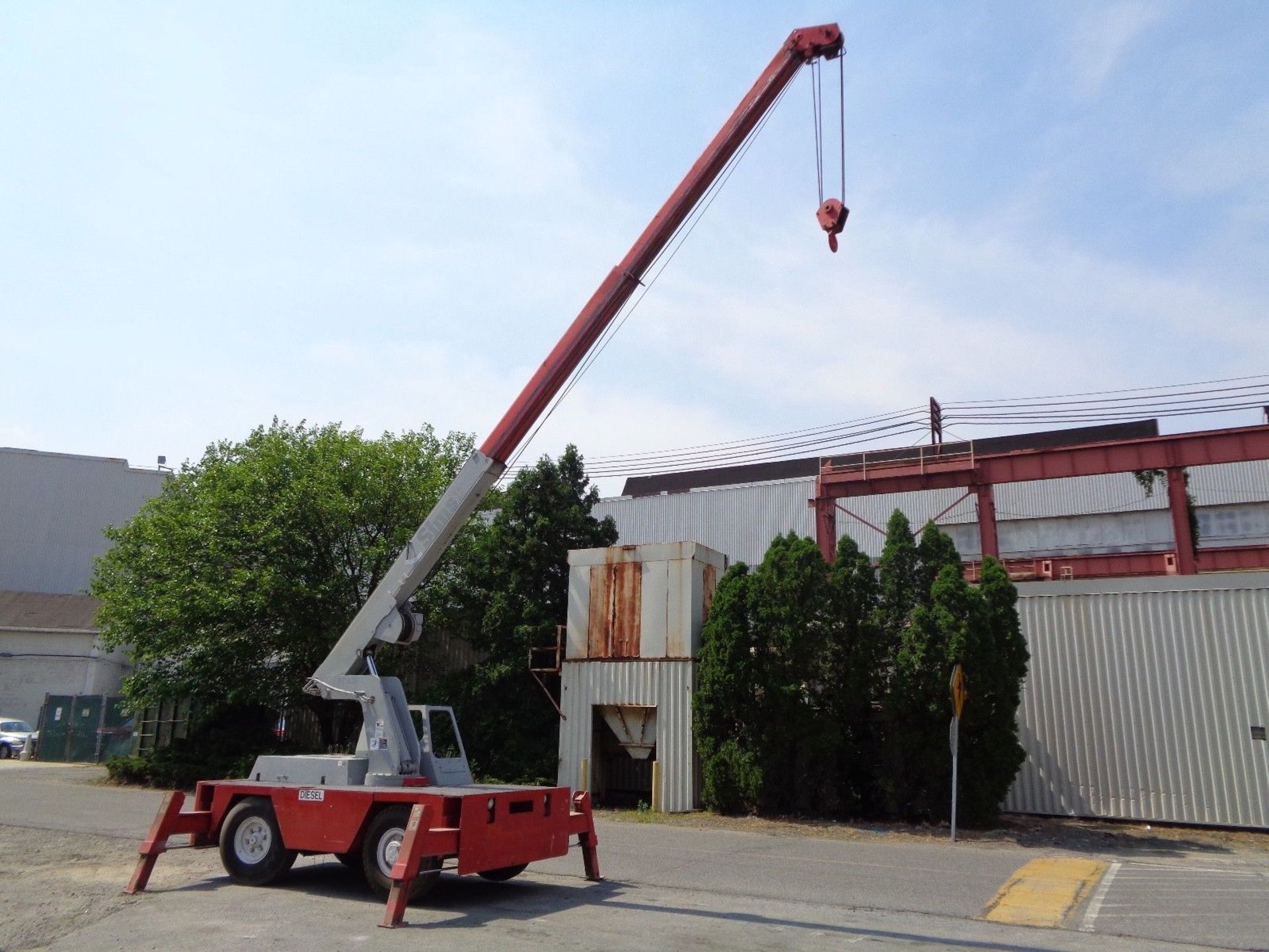 Shuttlelift 3330ELB Carry Deck Hydraulic Crane -17,000 lbs - Diesel - Image 8 of 11