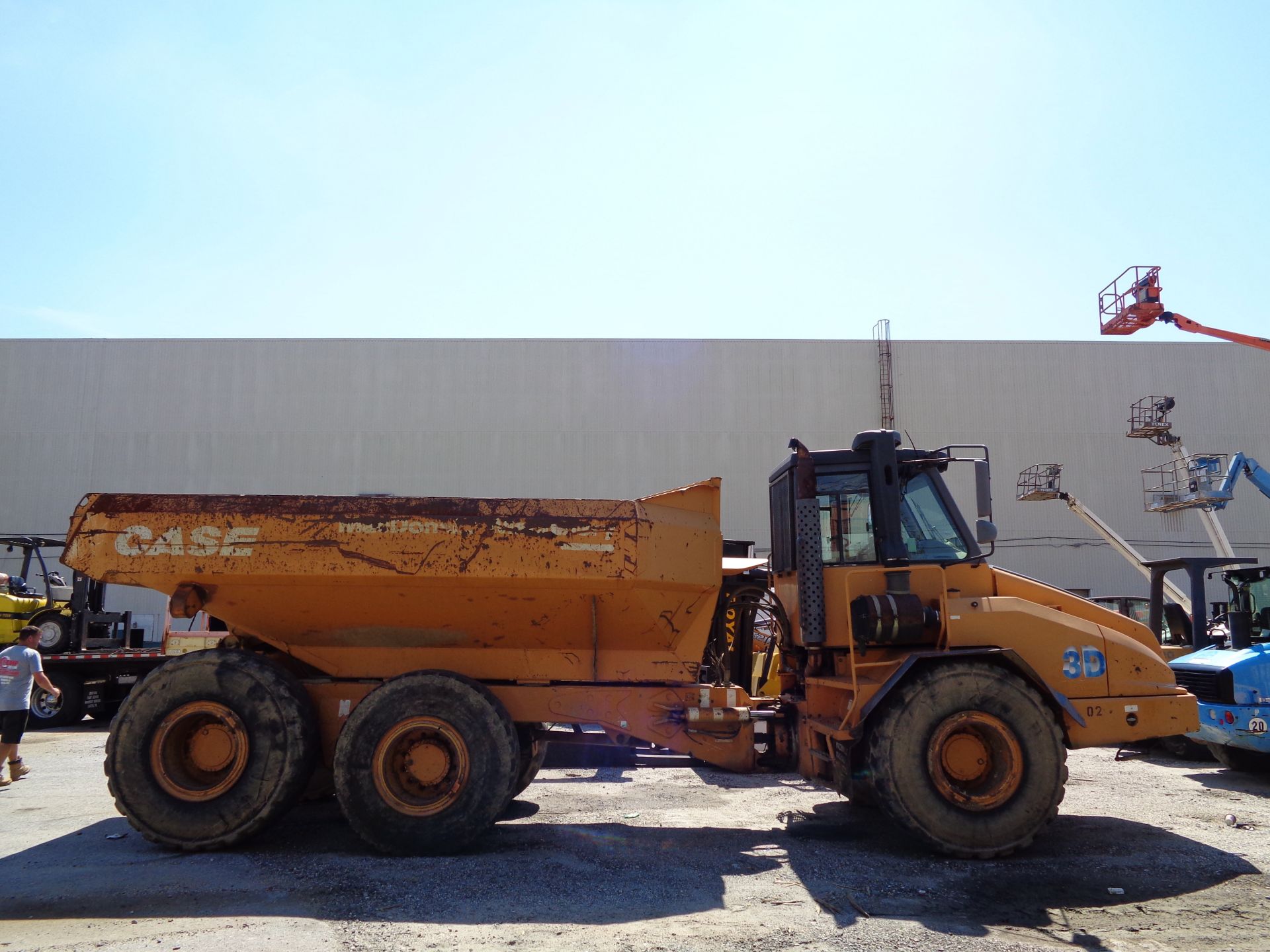 Case 330 Articulating Dump Truck - Image 6 of 6