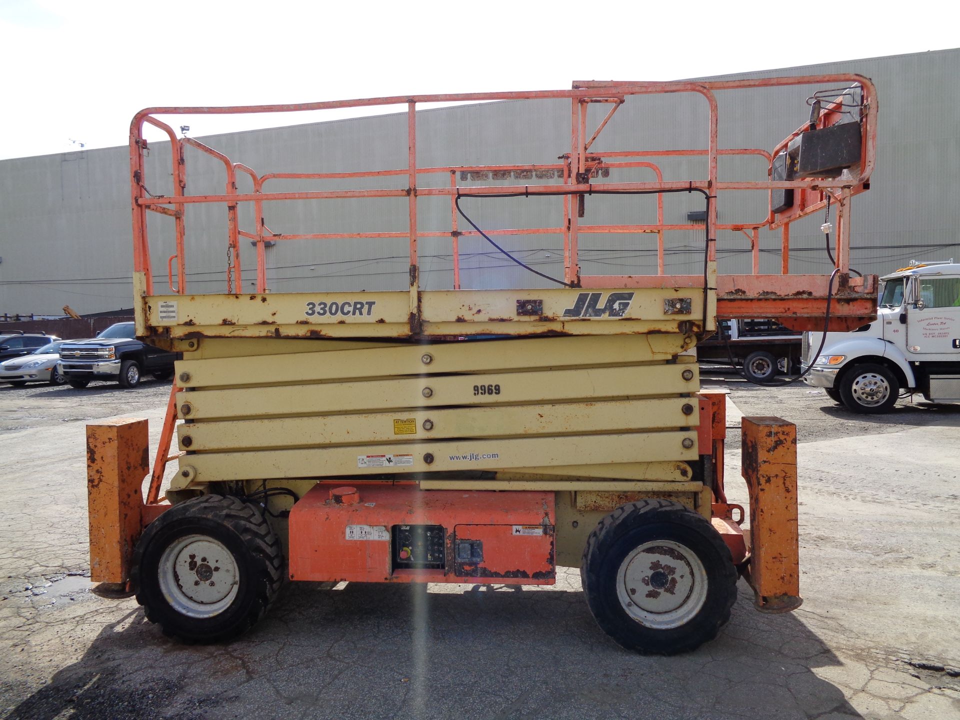 JLG 330CRT- Scissor Man Aerial Lift -Dual Fuel -33ft height - Image 16 of 22