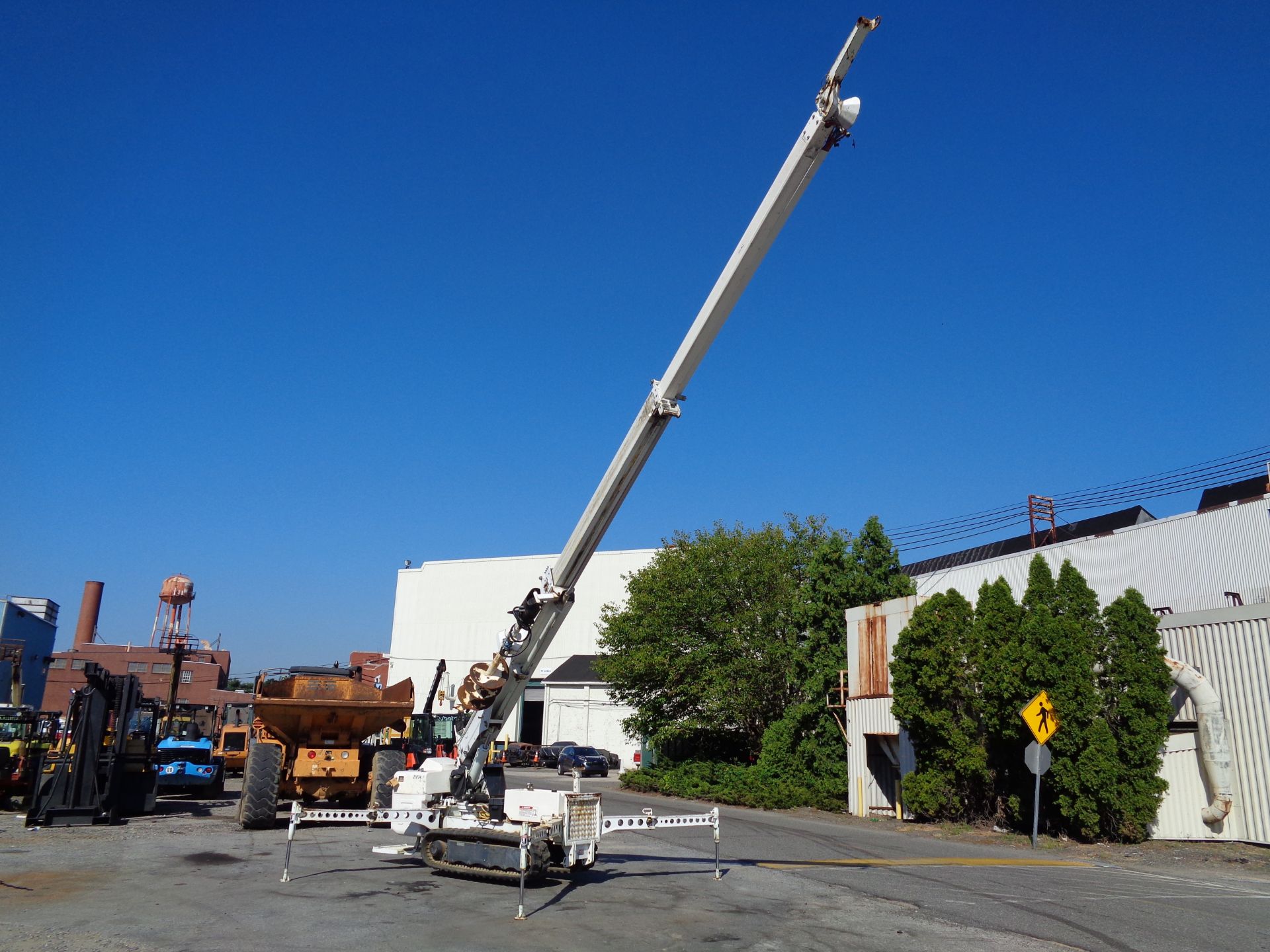 2010 Altec DB35 Back Yard Digger Derrick - Image 7 of 12