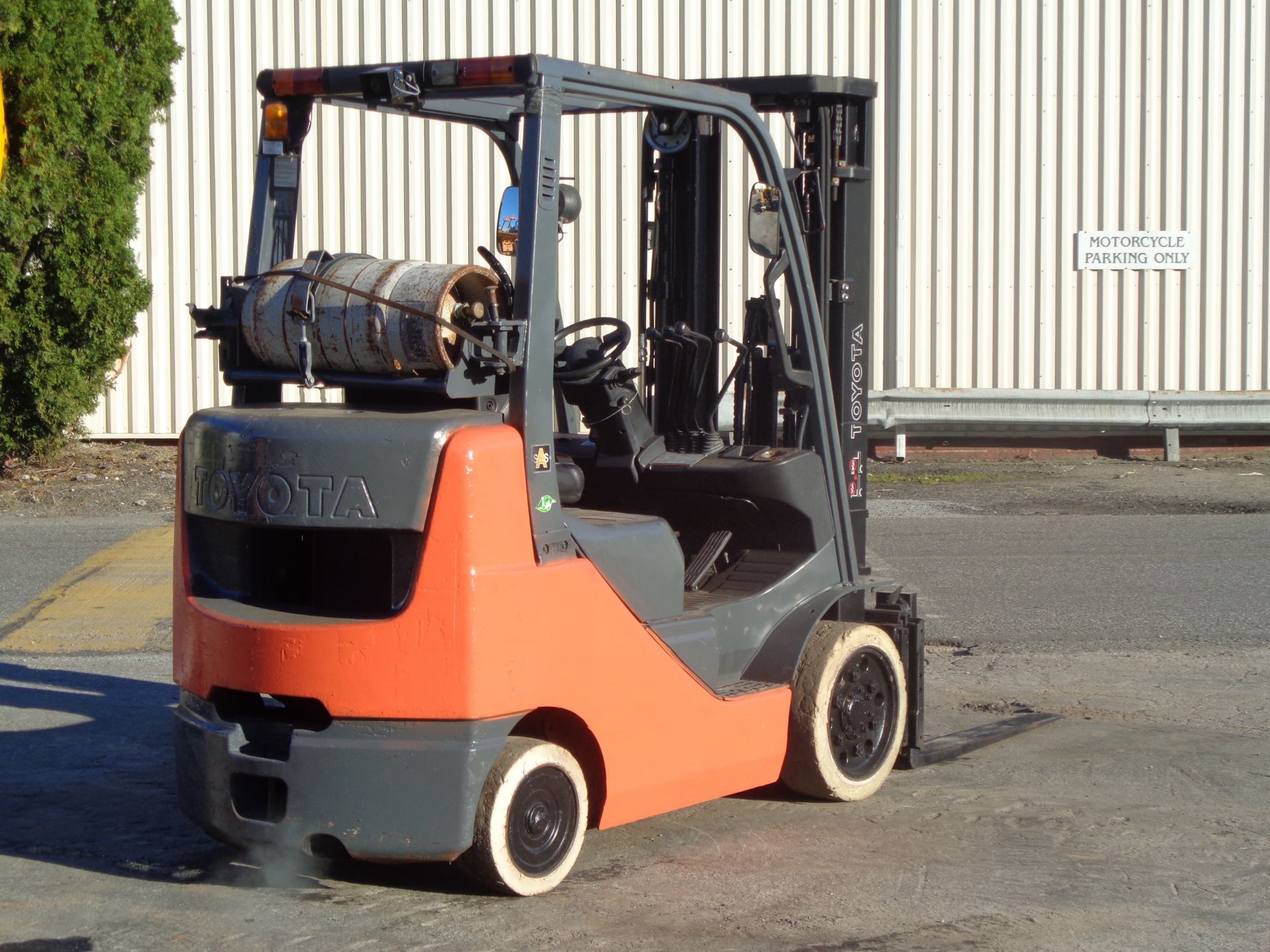 Toyota Forklift 8FGC025 5,000 lbs -Triple Mast - Side Shift - Image 2 of 20