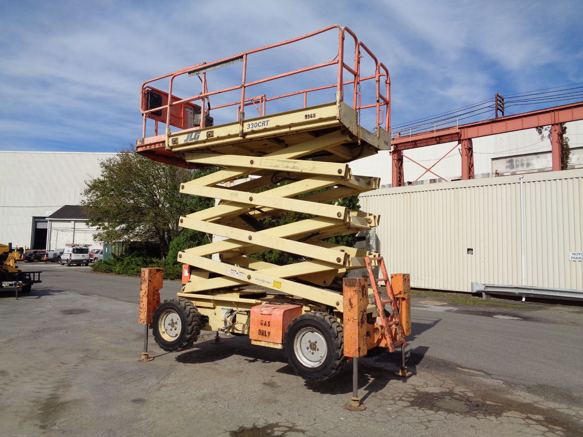 JLG 330CRT- Scissor Man Aerial Lift -Dual Fuel -33ft height - Image 13 of 22