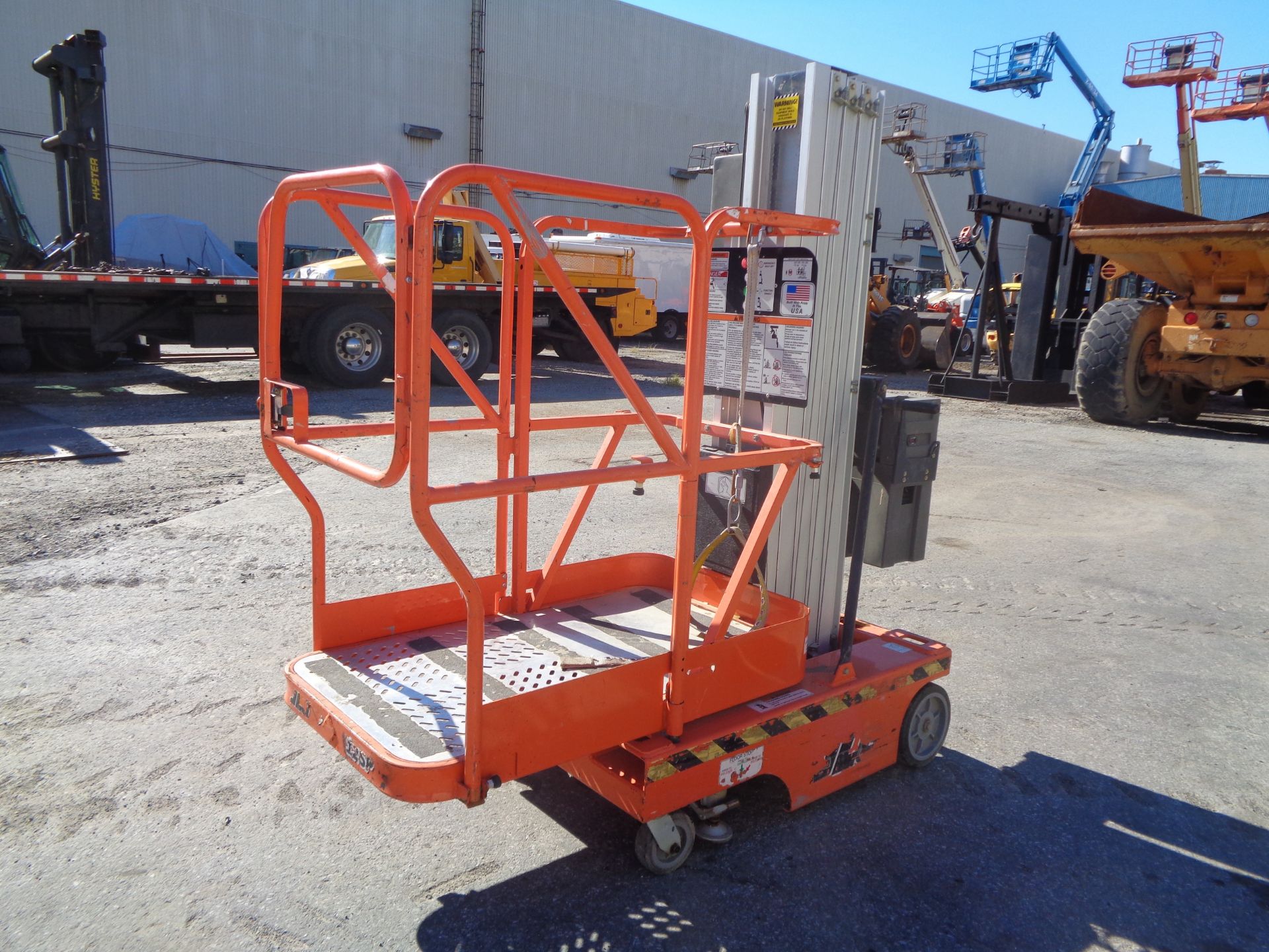 JLG 12SP 500LB -Electric Personal Man Aerial Lift - 12ft Height - Image 26 of 30