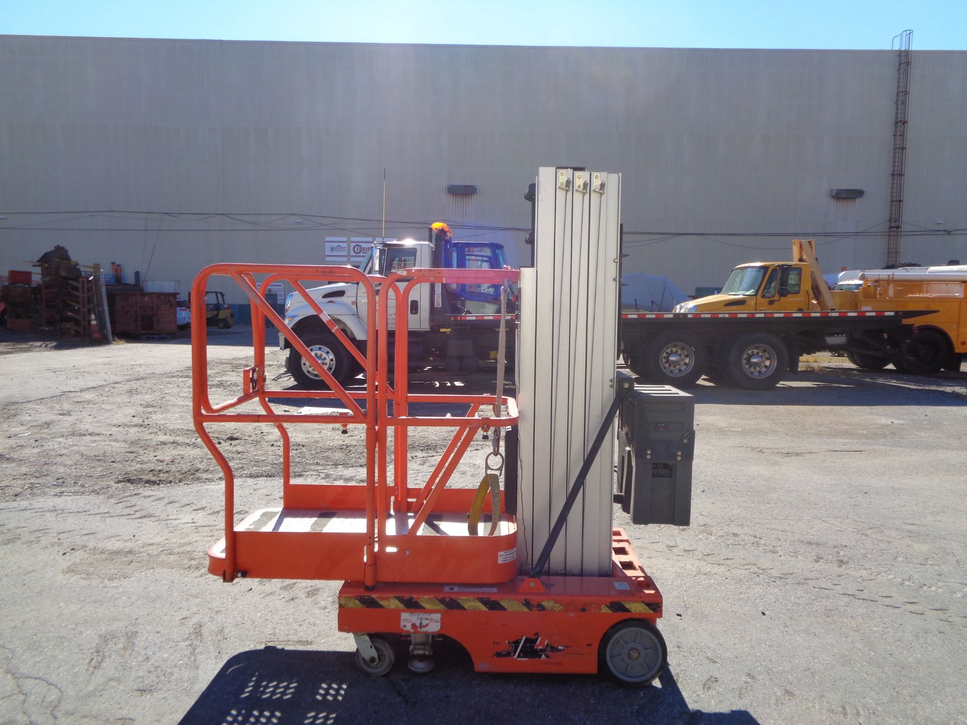 JLG 12SP 500LB -Electric Personal Man Aerial Lift - 12ft Height - Image 27 of 30