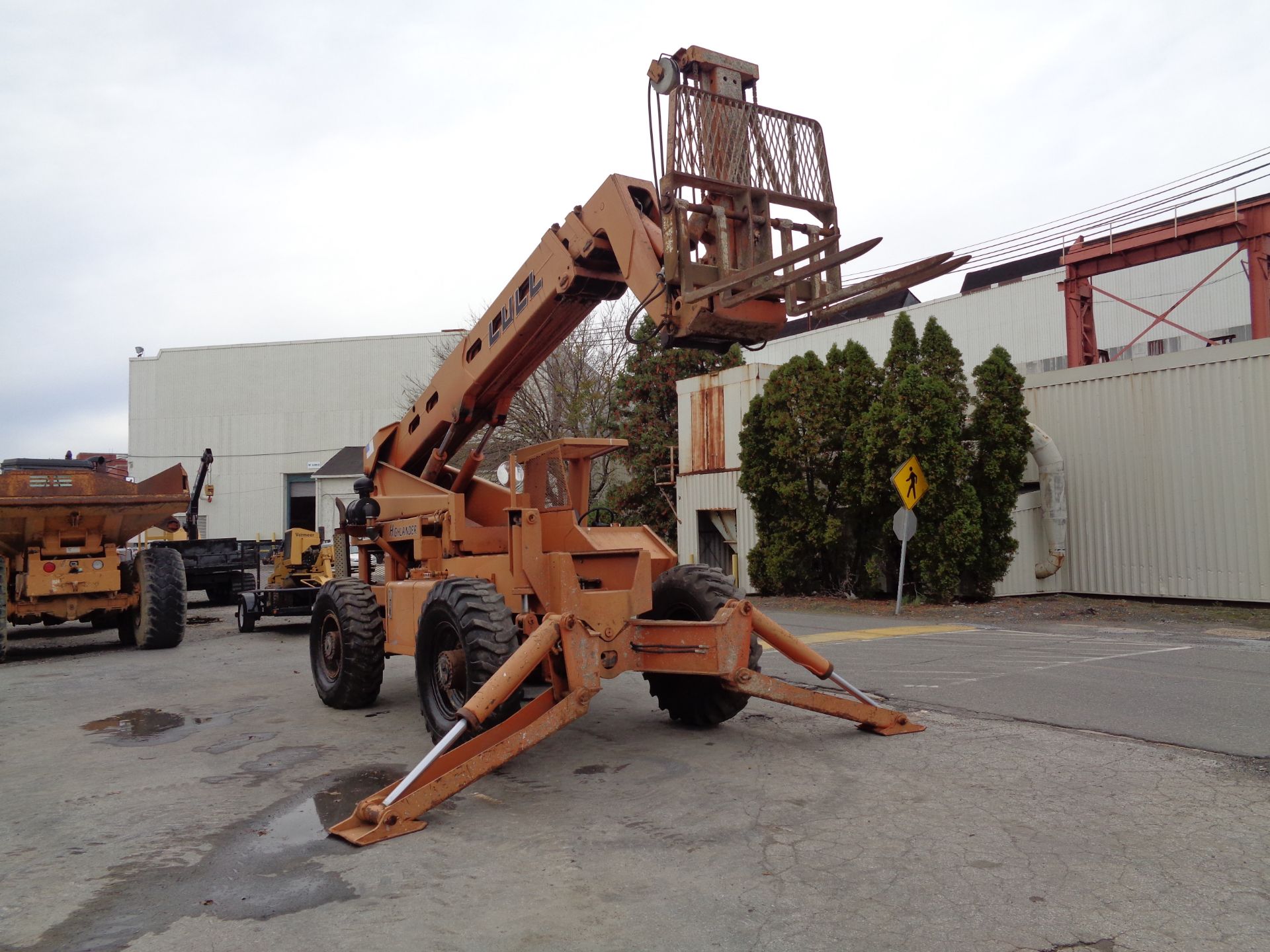 Highlander Lull 1044B Telescopic Forklift - 10,000 lbs - Image 32 of 33