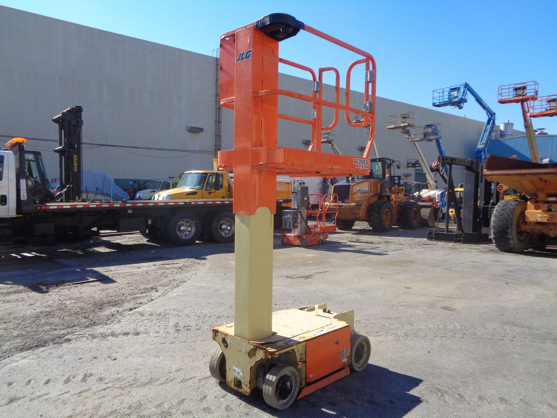 JLG 1230ES 500LB -Electric Personal Boom Scissor Man Aerial Lift - 12ft Height - Image 23 of 29