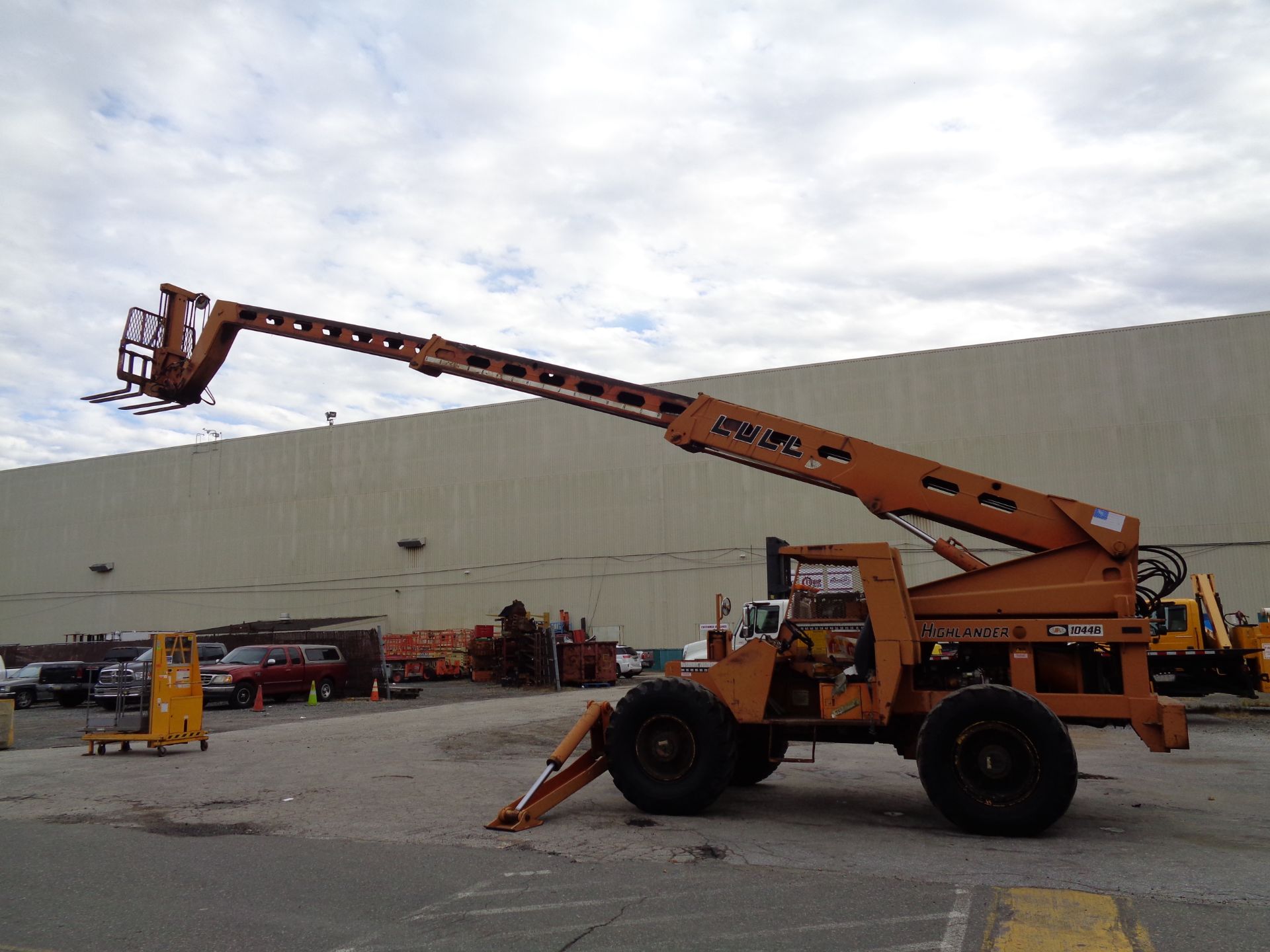 Highlander Lull 1044B Telescopic Forklift - 10,000 lbs - Image 4 of 33