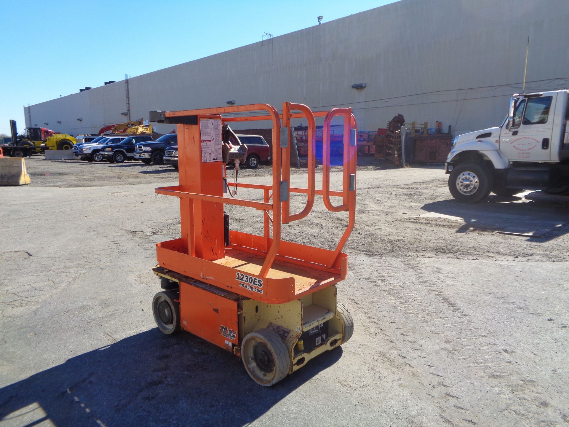 JLG 1230ES 500LB -Electric Personal Boom Scissor Man Aerial Lift - 12ft Height - Image 19 of 29