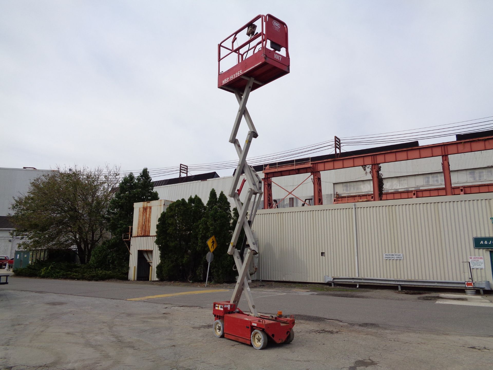 MEC-1932ES-Man Aerial Boom Scissor Lift -19FT Height-Max 500LB - Image 13 of 29