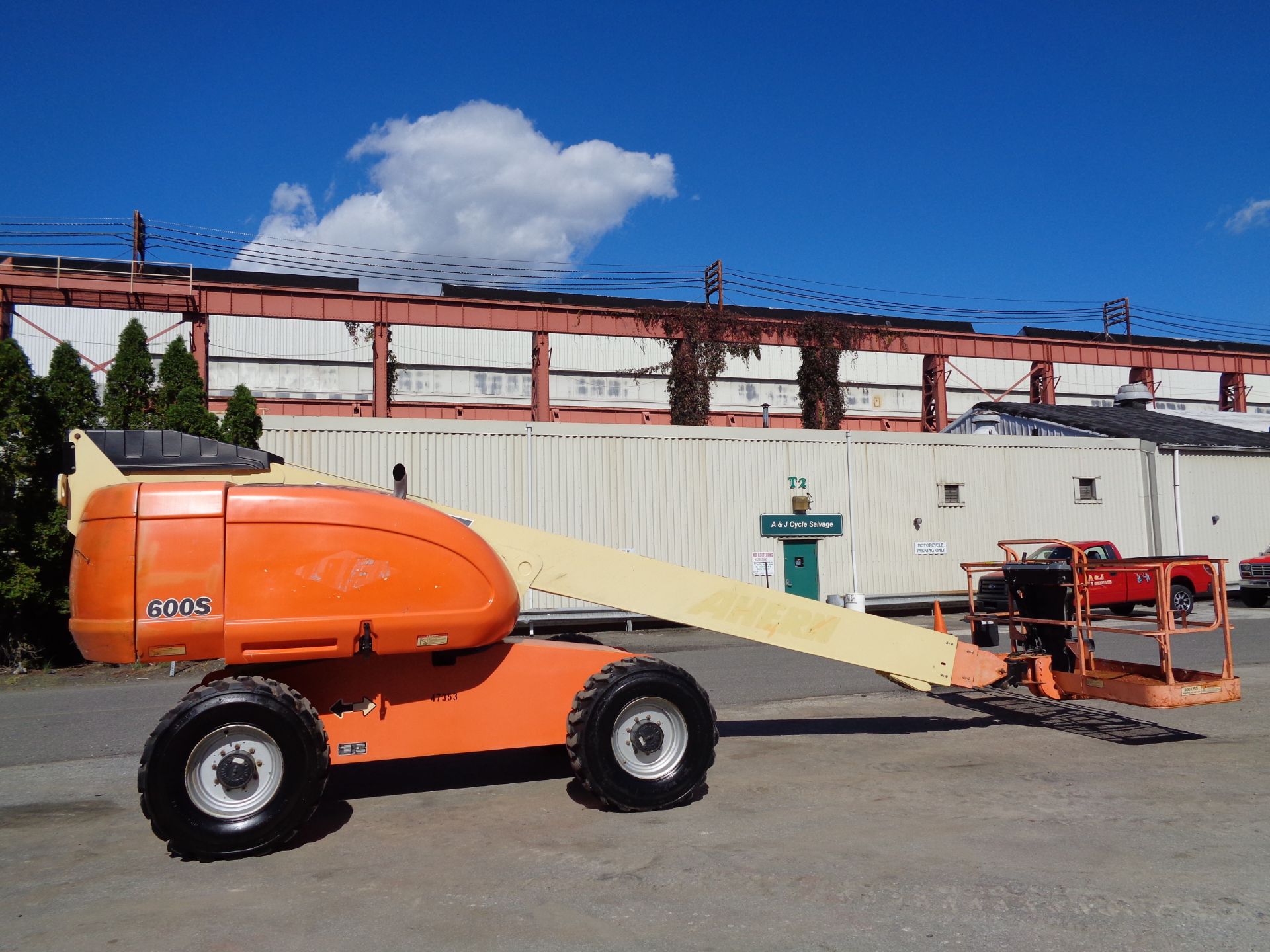 JLG 600S Boom Lift - 4x4 - 60ft Height - Image 11 of 19