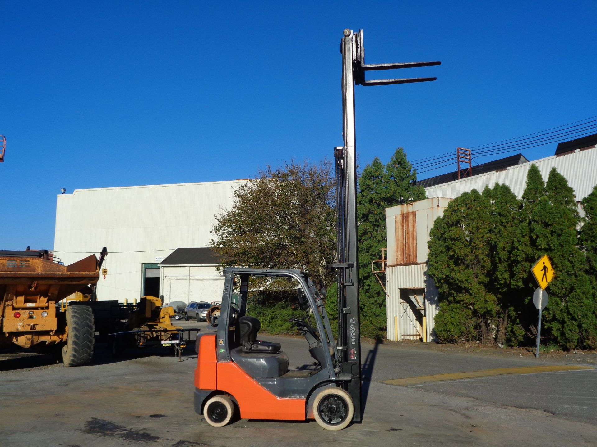 Toyota Forklift 8FGC025 5,000 lbs -Triple Mast - Side Shift - Image 17 of 20