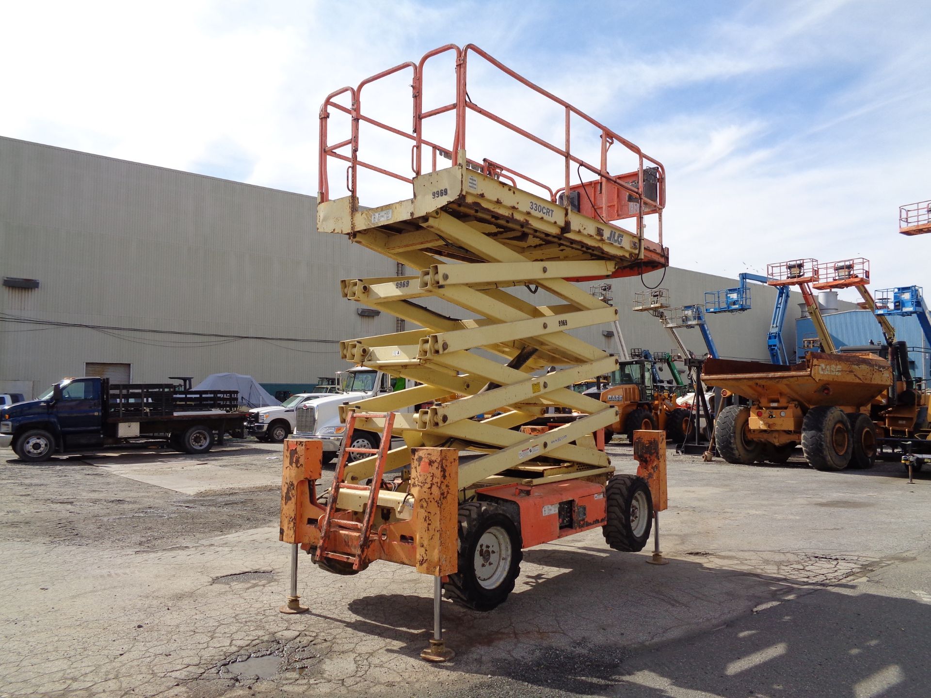 JLG 330CRT- Scissor Man Aerial Lift -Dual Fuel -33ft height - Image 7 of 22