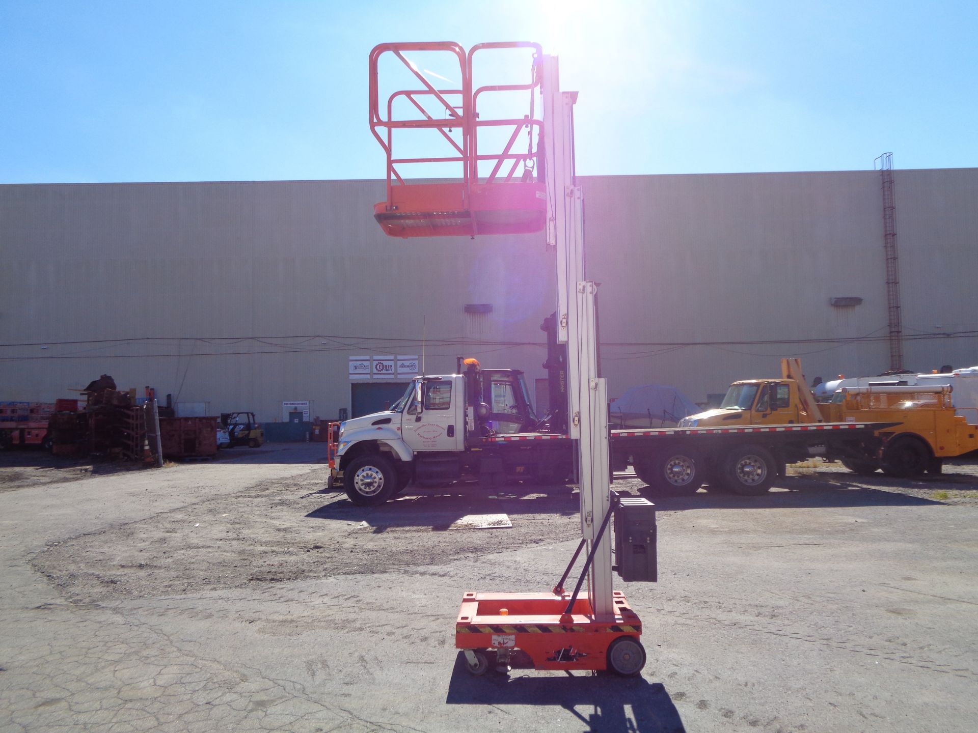 JLG 12SP 500LB -Electric Personal Man Aerial Lift - 12ft Height - Image 9 of 30