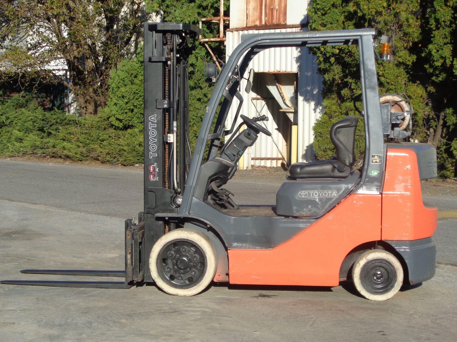 Toyota Forklift 8FGC025 5,000 lbs -Triple Mast - Side Shift - Image 11 of 20