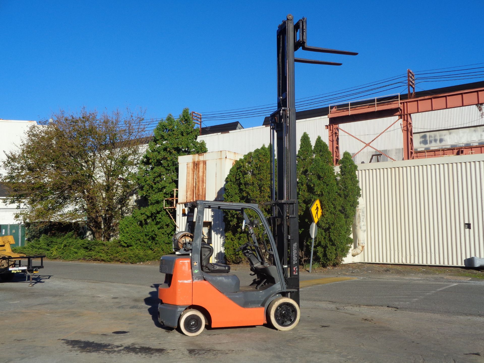 Toyota Forklift 8FGC025 5,000 lbs -Triple Mast - Side Shift - Image 15 of 20