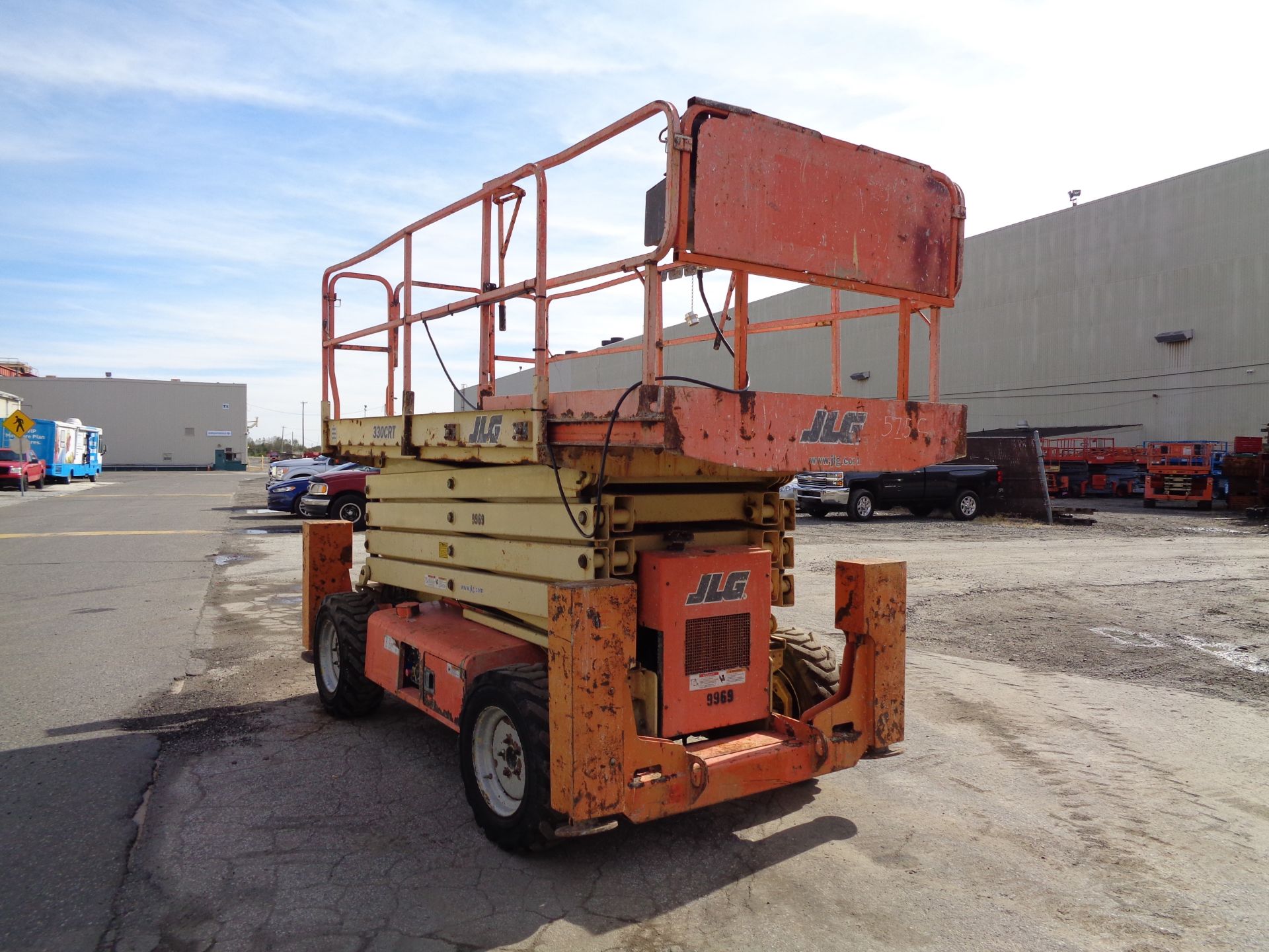 JLG 330CRT- Scissor Man Aerial Lift -Dual Fuel -33ft height - Image 18 of 22