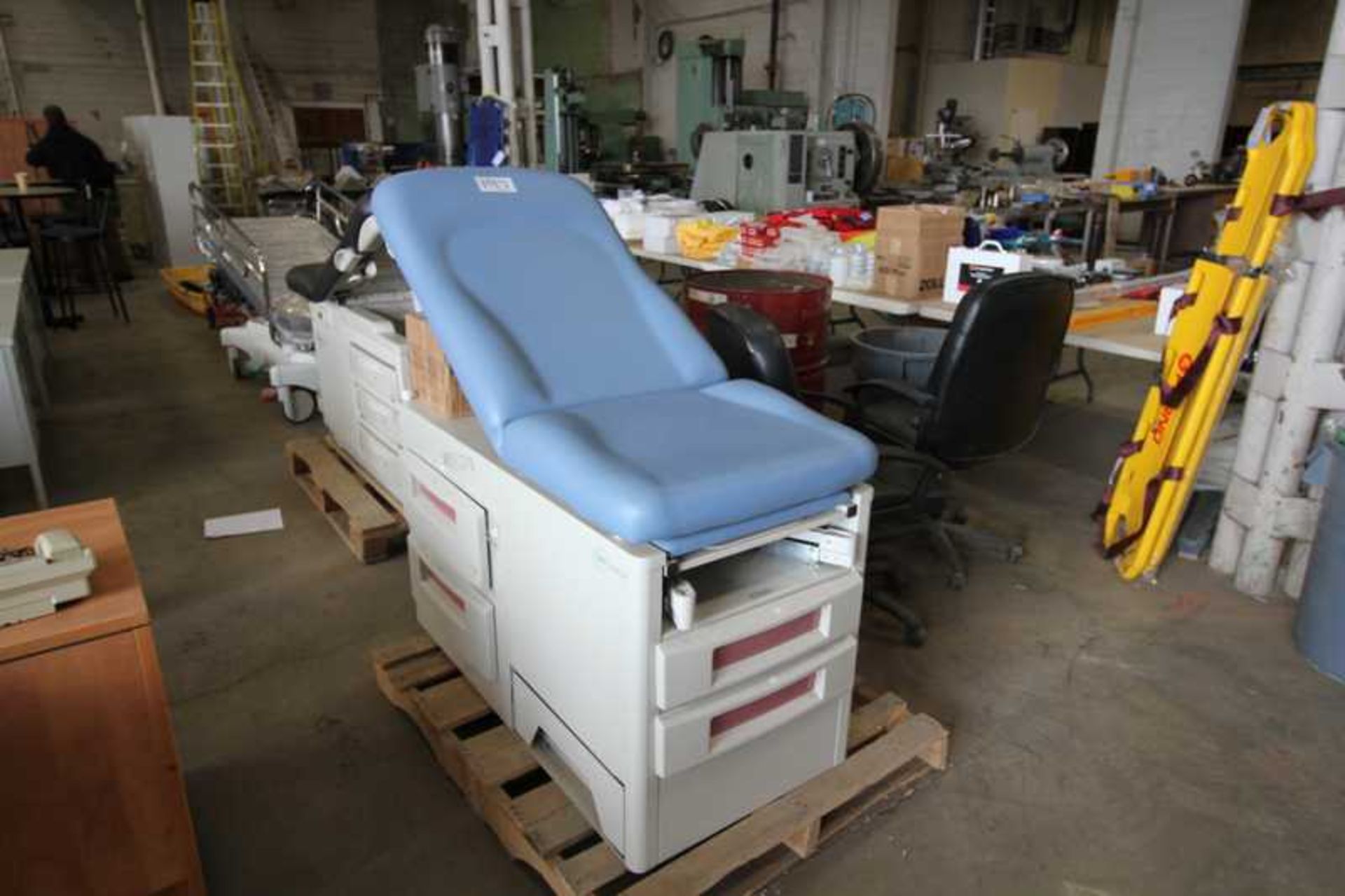 UMF MEDICAL EXAM TABLE, NEW
