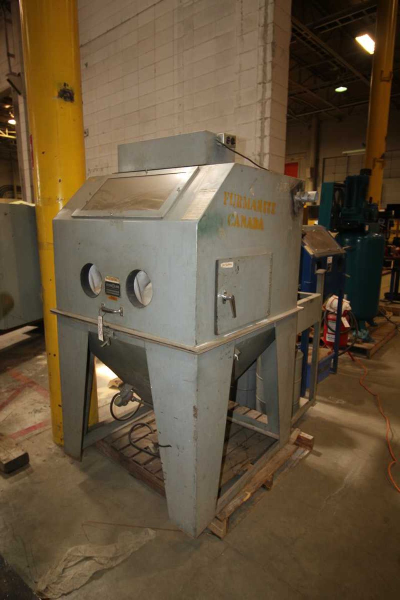 ECONOLINE MODEL RA40S40 SAND BLASTING CABINET