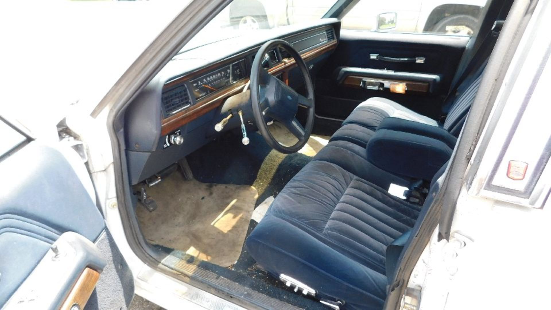 1988 Ford LTD Crown Victoria, 4-Door, Auto, Air, ODO 158,420, VIN 2FABP74F4JX223050 - Image 3 of 3
