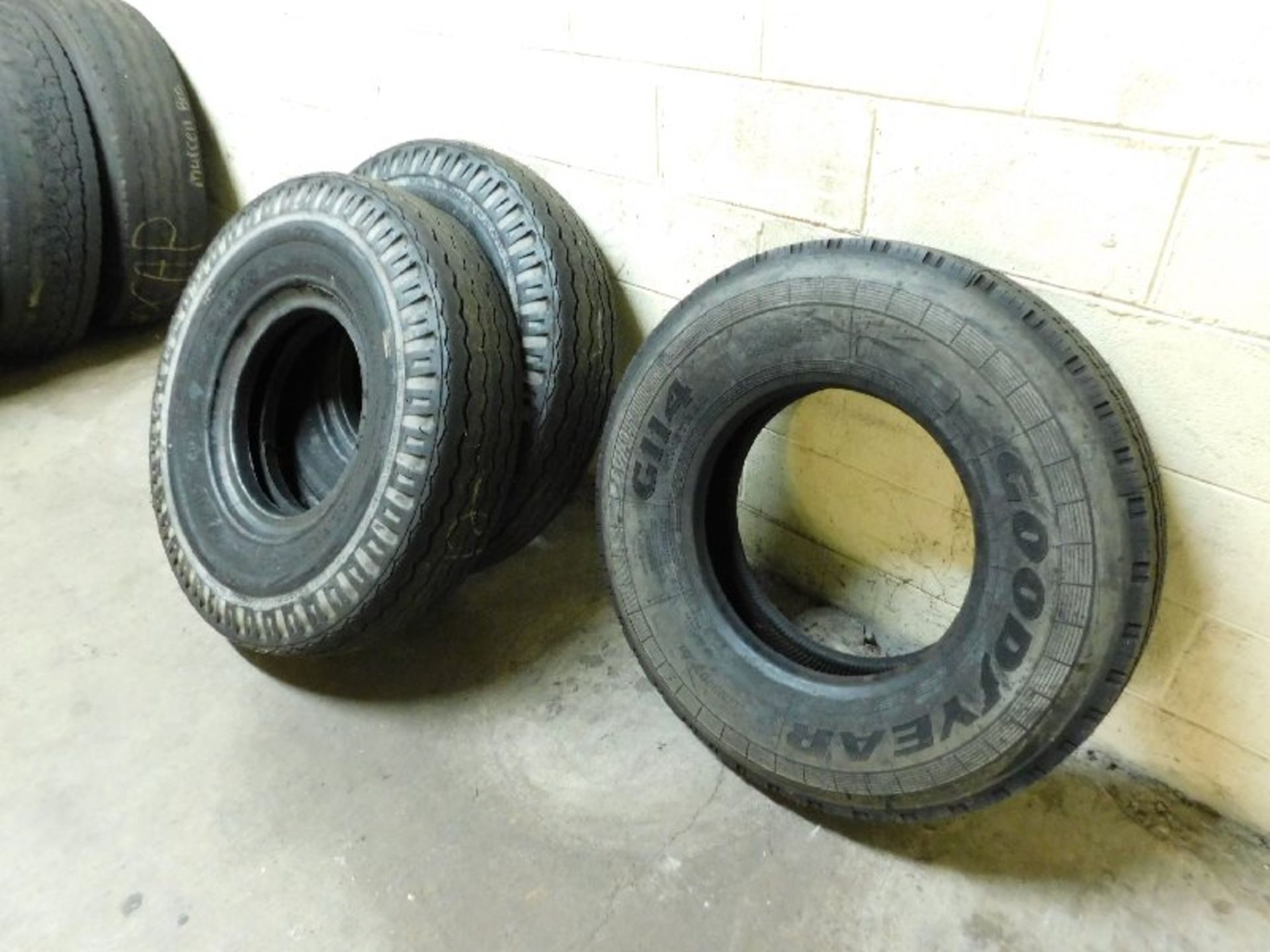 All Truck Tires in Room Used and Retread, Assorted Size and Types, (2) 9R22.5 Retreads, (1) 10.00R20 - Image 4 of 5