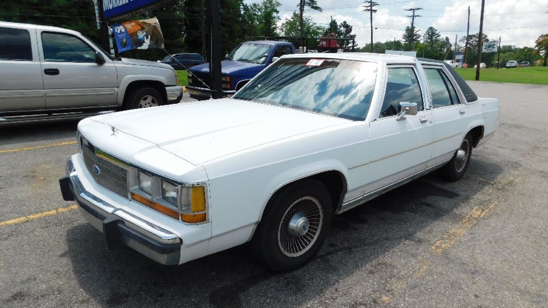 1988 Ford LTD Crown Victoria, 4-Door, Auto, Air, ODO 158,420, VIN 2FABP74F4JX223050