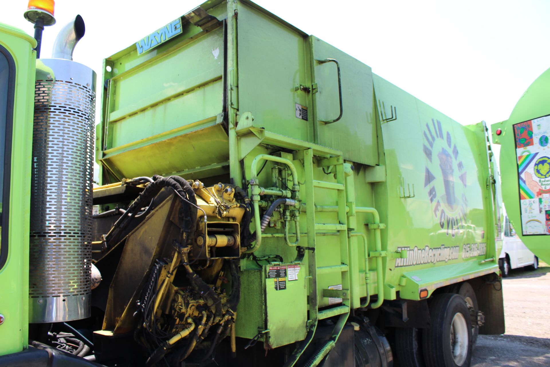 2005 Wayne 27 Yd. Curbside Loader on Sterling T-2 Low Cab Truck - Image 7 of 9