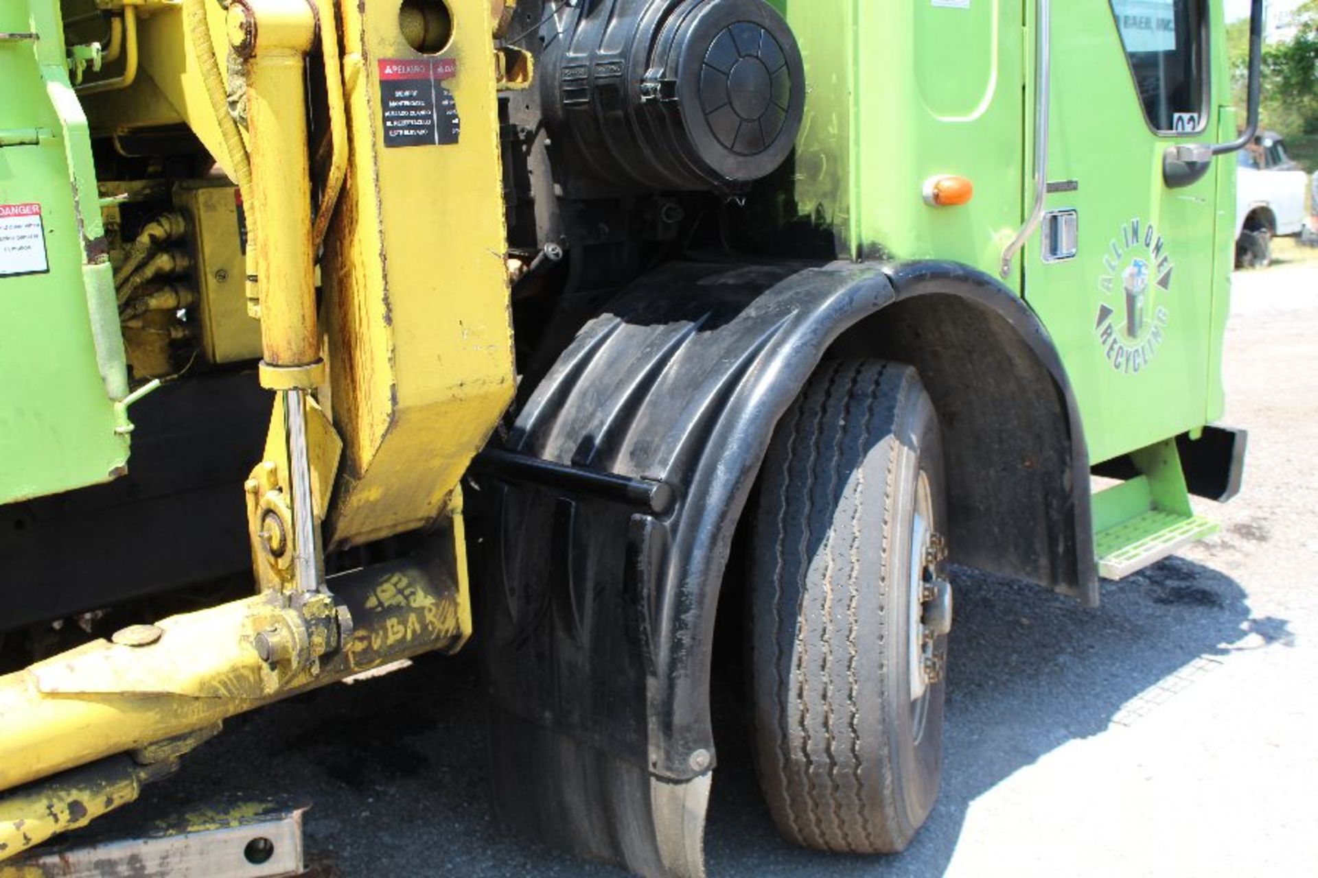 2005 Wayne 27 Yd. Curbside Loader on Sterling T-2 Low Cab Truck - Image 8 of 13