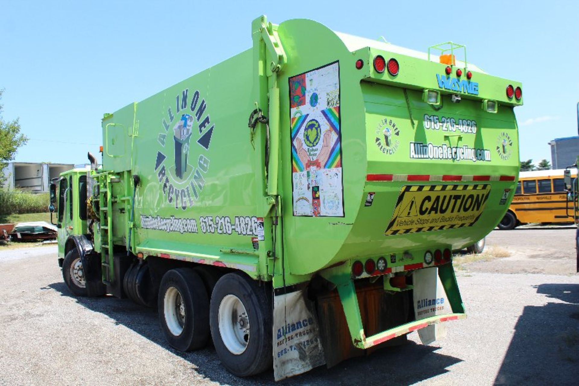 2005 Wayne 27 Yd. Curbside Loader on Sterling T-2 Low Cab Truck - Image 11 of 13