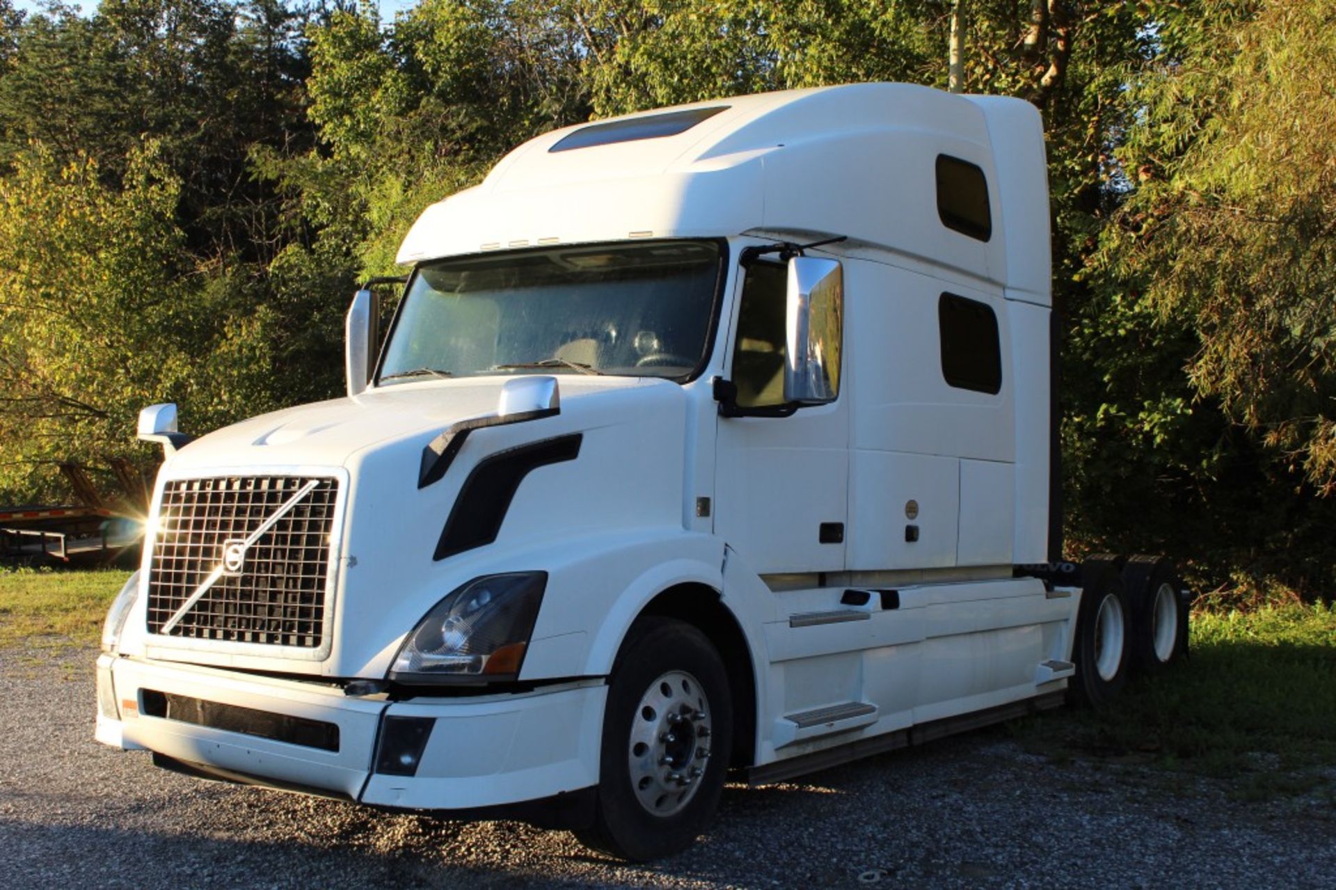 2012 Volvo Road Tractor, VNL640T-860 DS, Auto Shift, Volvo Engine, Odometer 821,634 - Image 2 of 12