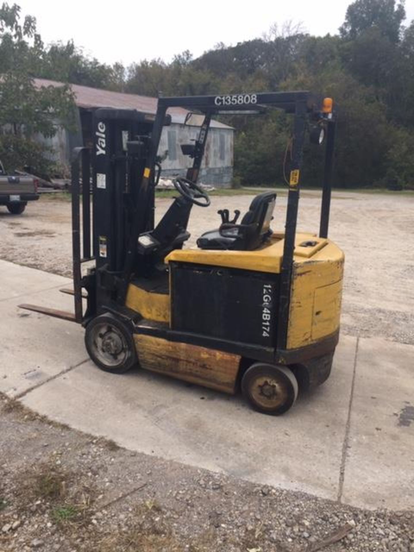 Yale Forklift,Electric, 4000LB, 36 Volt, 3 Stage Mast w/ Side Shift, Solid Tries, No Charger