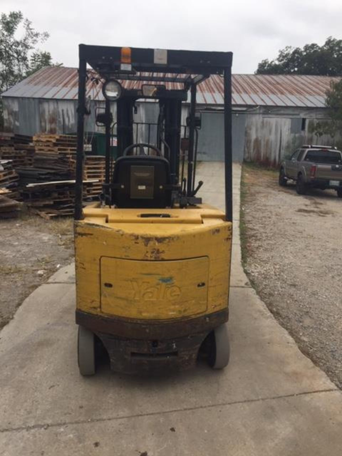 Yale Forklift,Electric, 4000LB, 36 Volt, 3 Stage Mast w/ Side Shift, Solid Tries, No Charger - Image 2 of 3