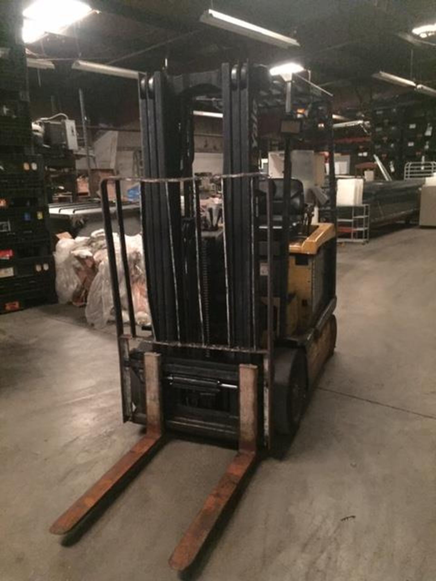 Yale Forklift,Electric, 4000LB, 36 Volt, 3 Stage Mast w/ Side Shift, Solid Tries, No Charger - Image 2 of 4