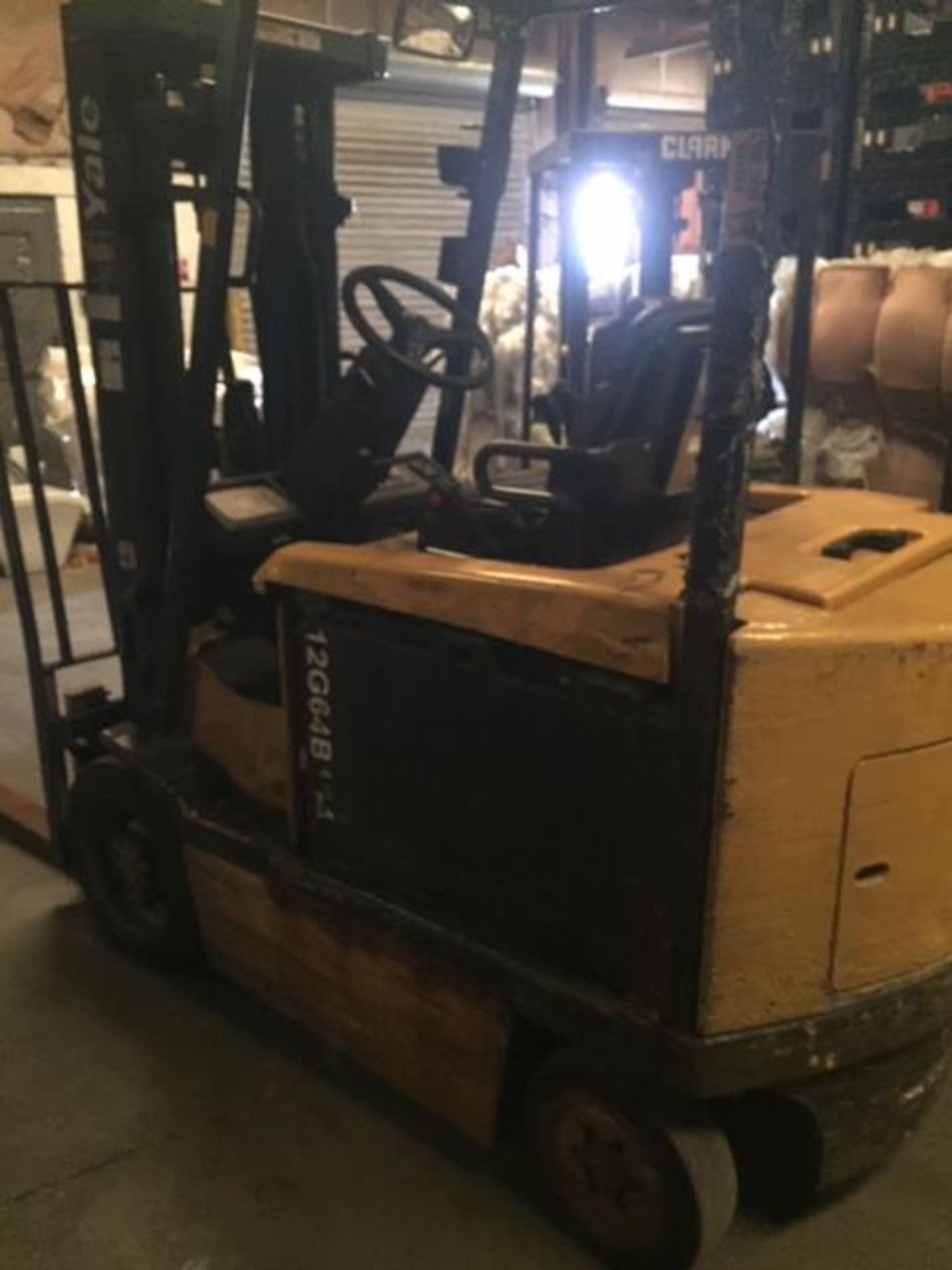 Yale Forklift,Electric, 4000LB, 36 Volt, 3 Stage Mast w/ Side Shift, Solid Tries, No Charger - Image 3 of 4