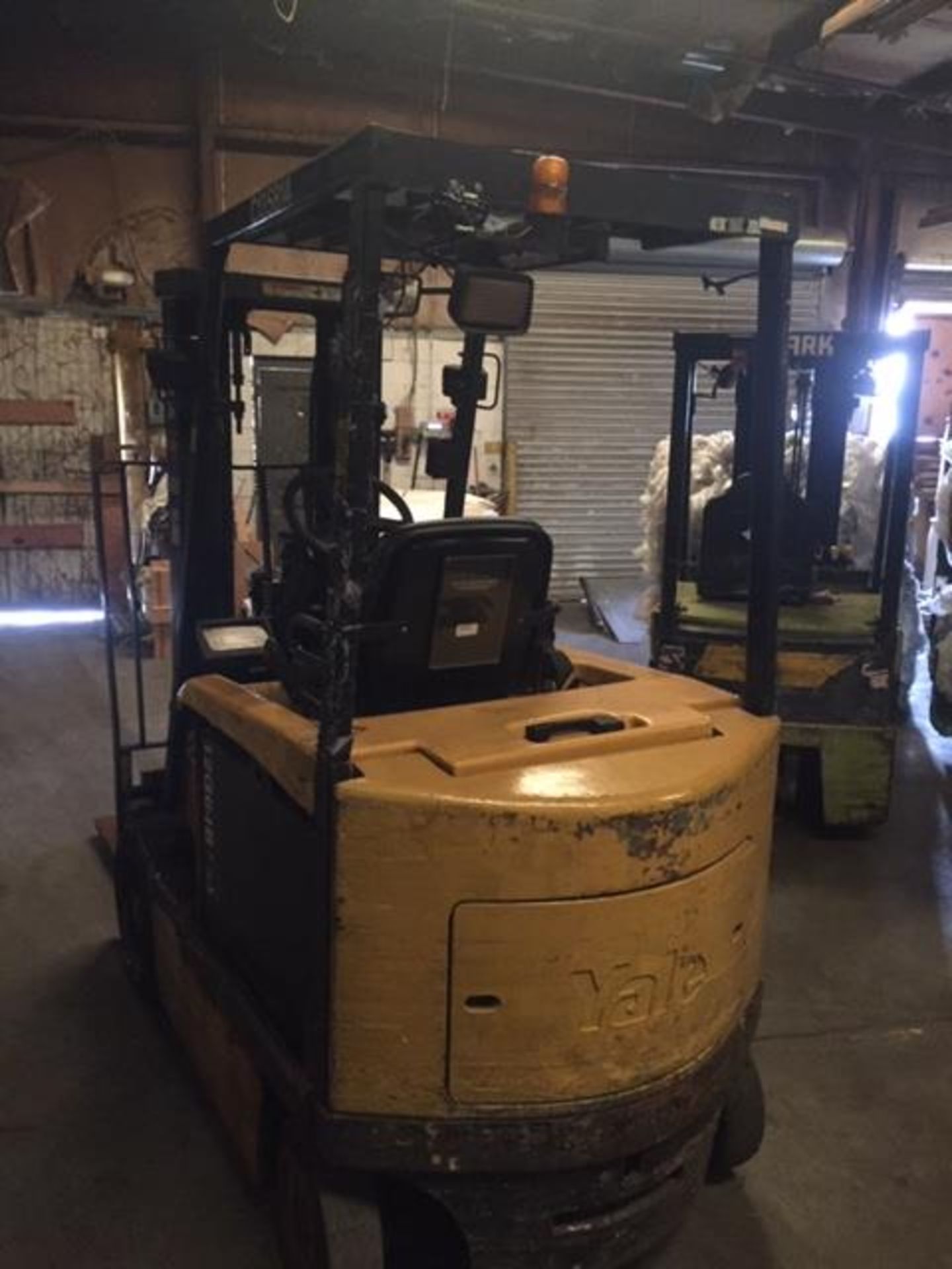 Yale Forklift,Electric, 4000LB, 36 Volt, 3 Stage Mast w/ Side Shift, Solid Tries, No Charger - Image 4 of 4