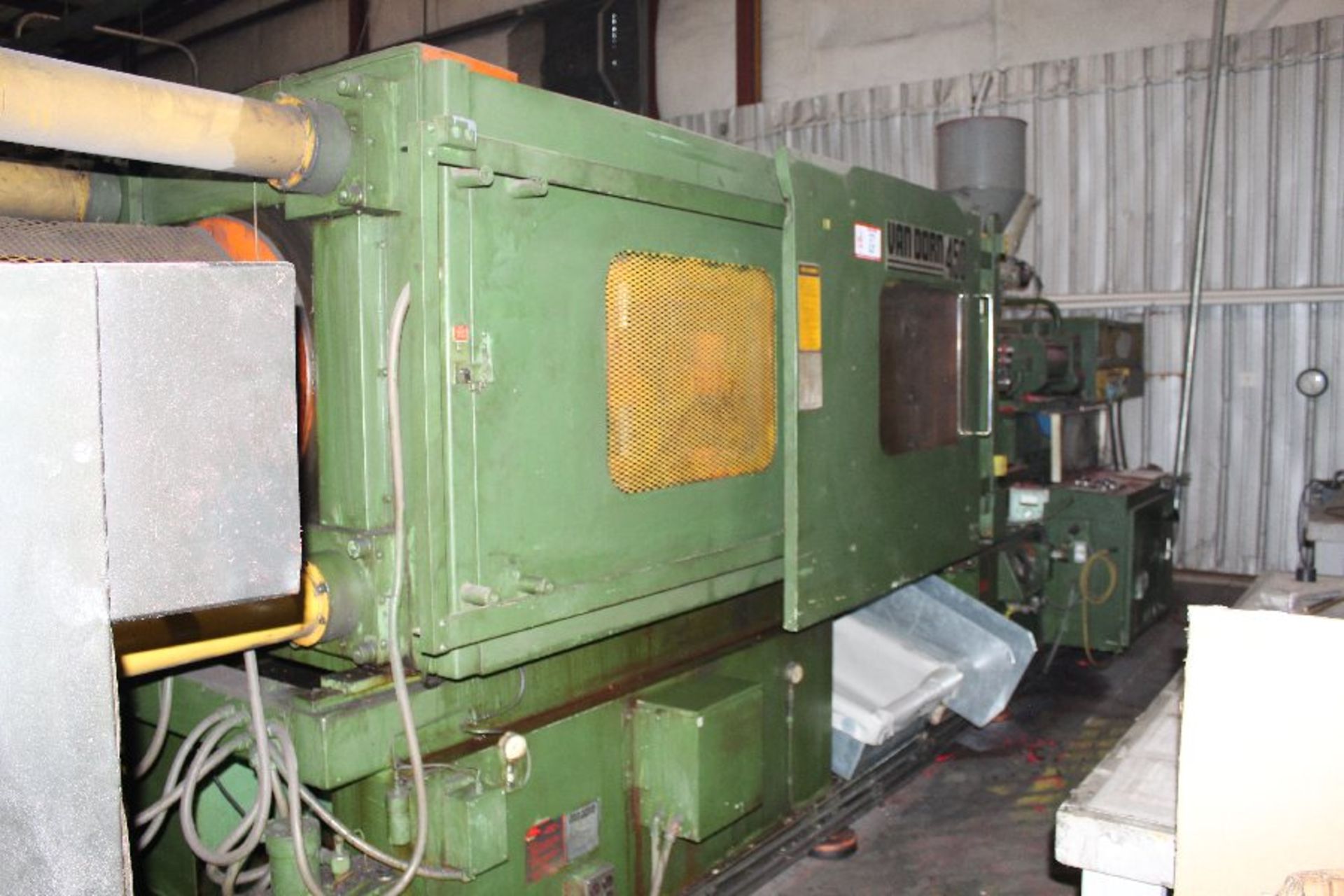 1981 Van Dorn 450-Ton Injection Molding Machine type 450-RS-60F-606, Shot size 60 oz.