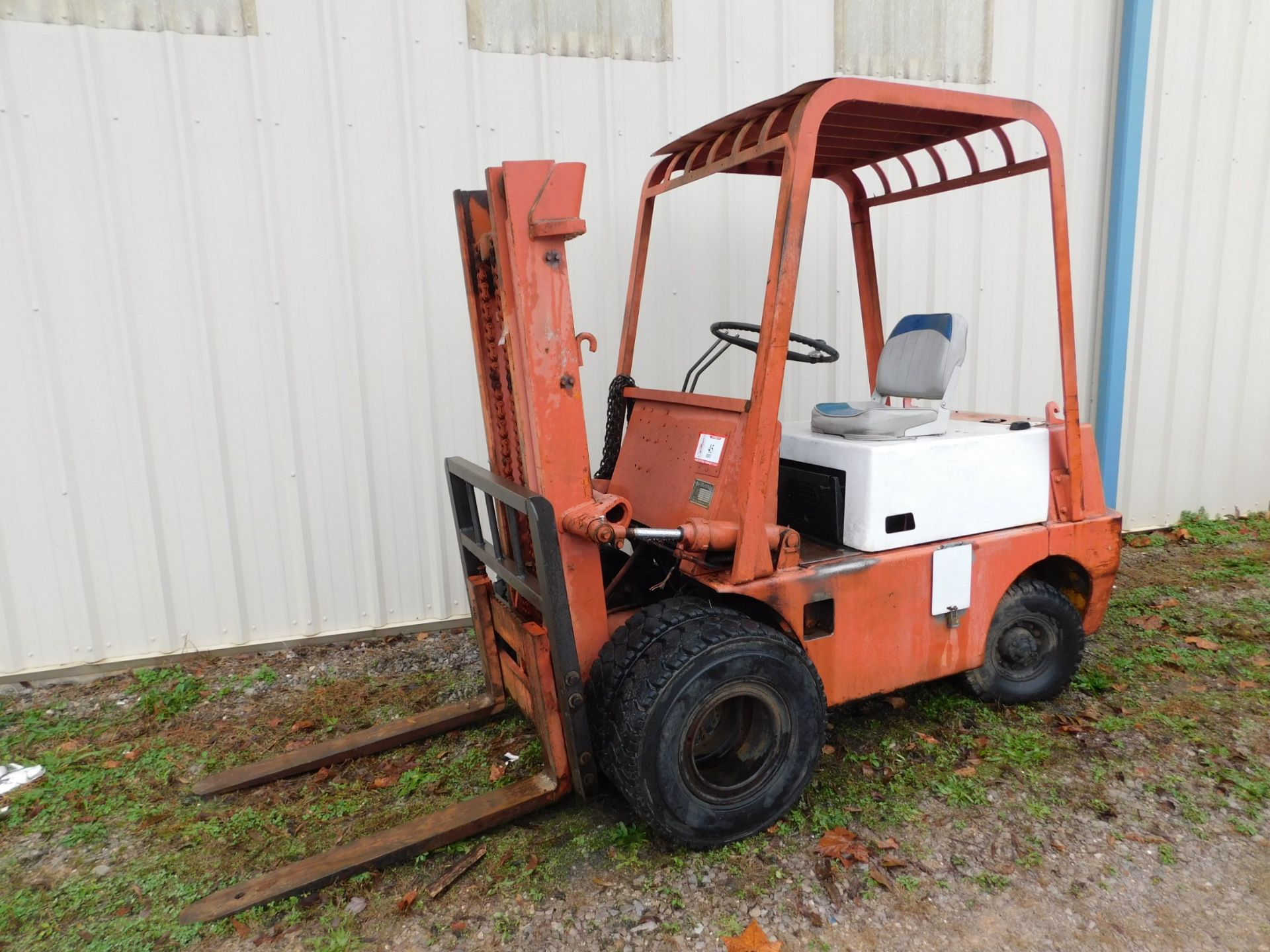 Japan Made 5,000lb Forklift, Gas Engine, Dual Pneumatic Front Tires, 140" Lift,