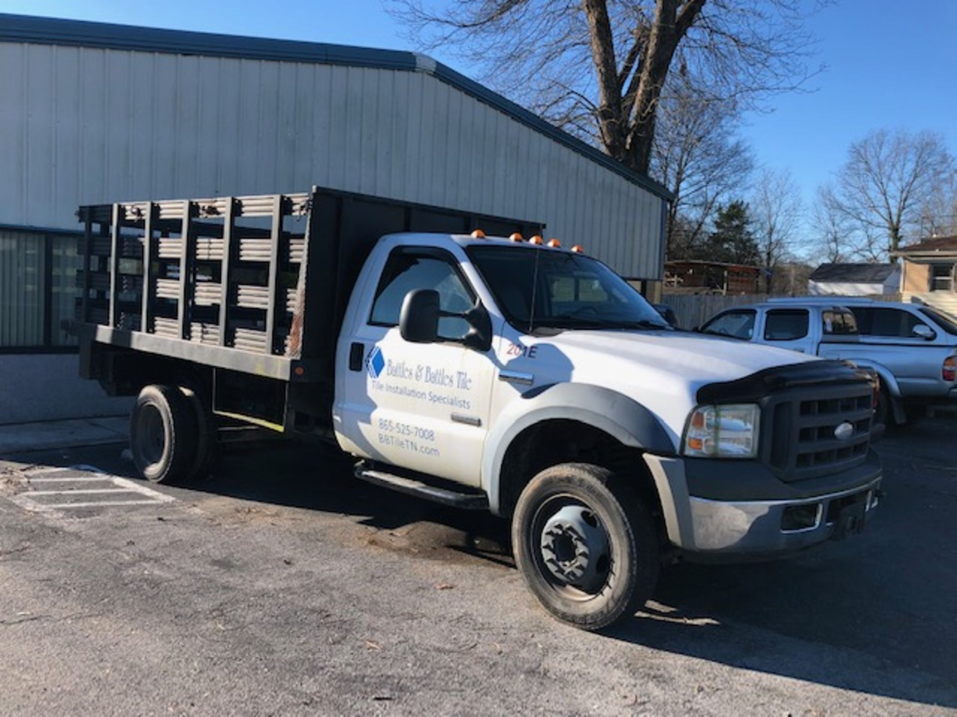 2006 Ford F-550, 6.0 Turbo Diesel, 6 Speed, 14' Flatbed w/ LiftGate,19,000 GVWR Approx. 145,183 mi. - Image 5 of 6