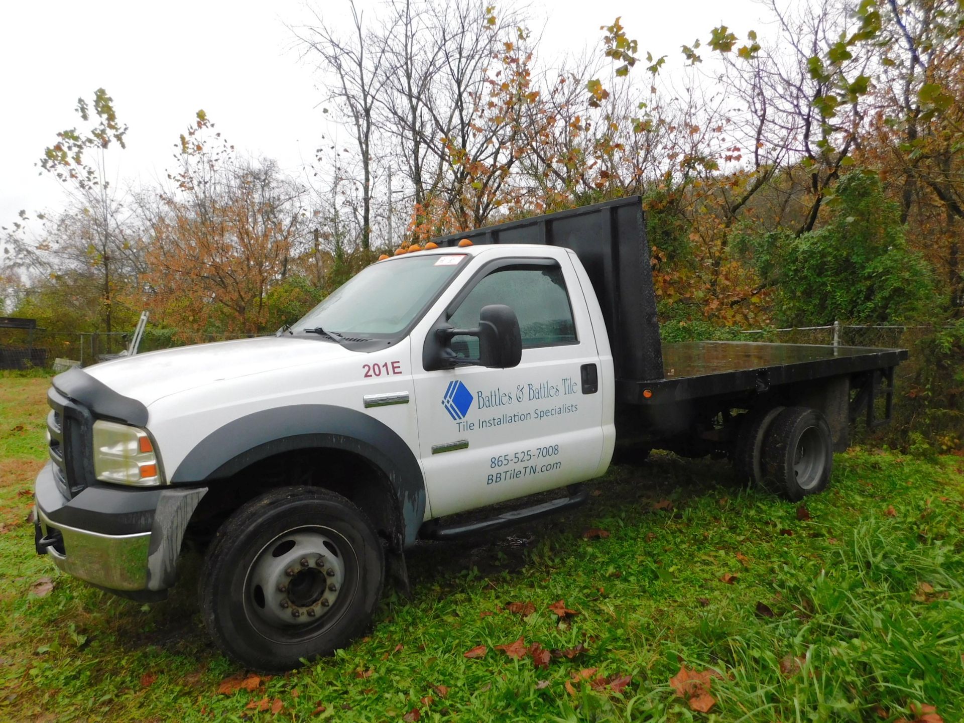 2006 Ford F-550, 6.0 Turbo Diesel, 6 Speed, 14' Flatbed w/ LiftGate,19,000 GVWR Approx. 145,183 mi. - Image 2 of 6