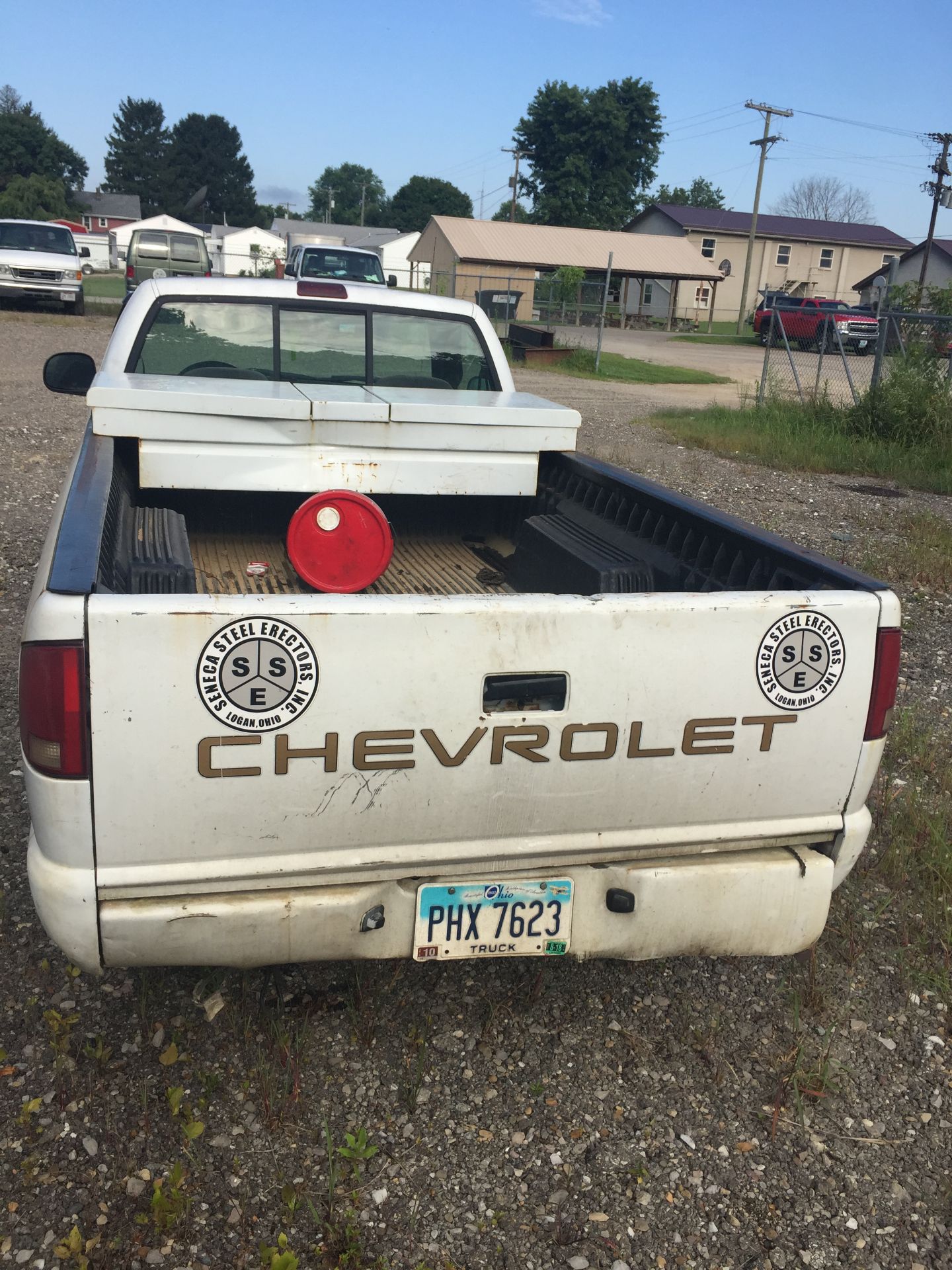 Chevrolet S/O Pickup Truck (1996) Mileage: 186,533 VIN: 1GCCS1449TK217419 - Image 2 of 6