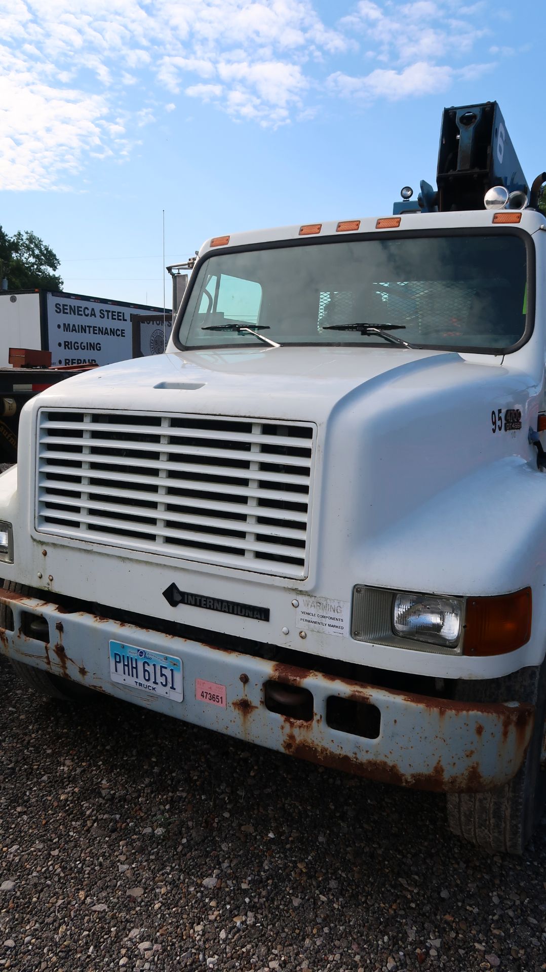 International 4700 4x2 Flatbed Truck (1995) Mileage: 188,804, VIN: 1HTSCAAN4SH667919 - Image 2 of 8