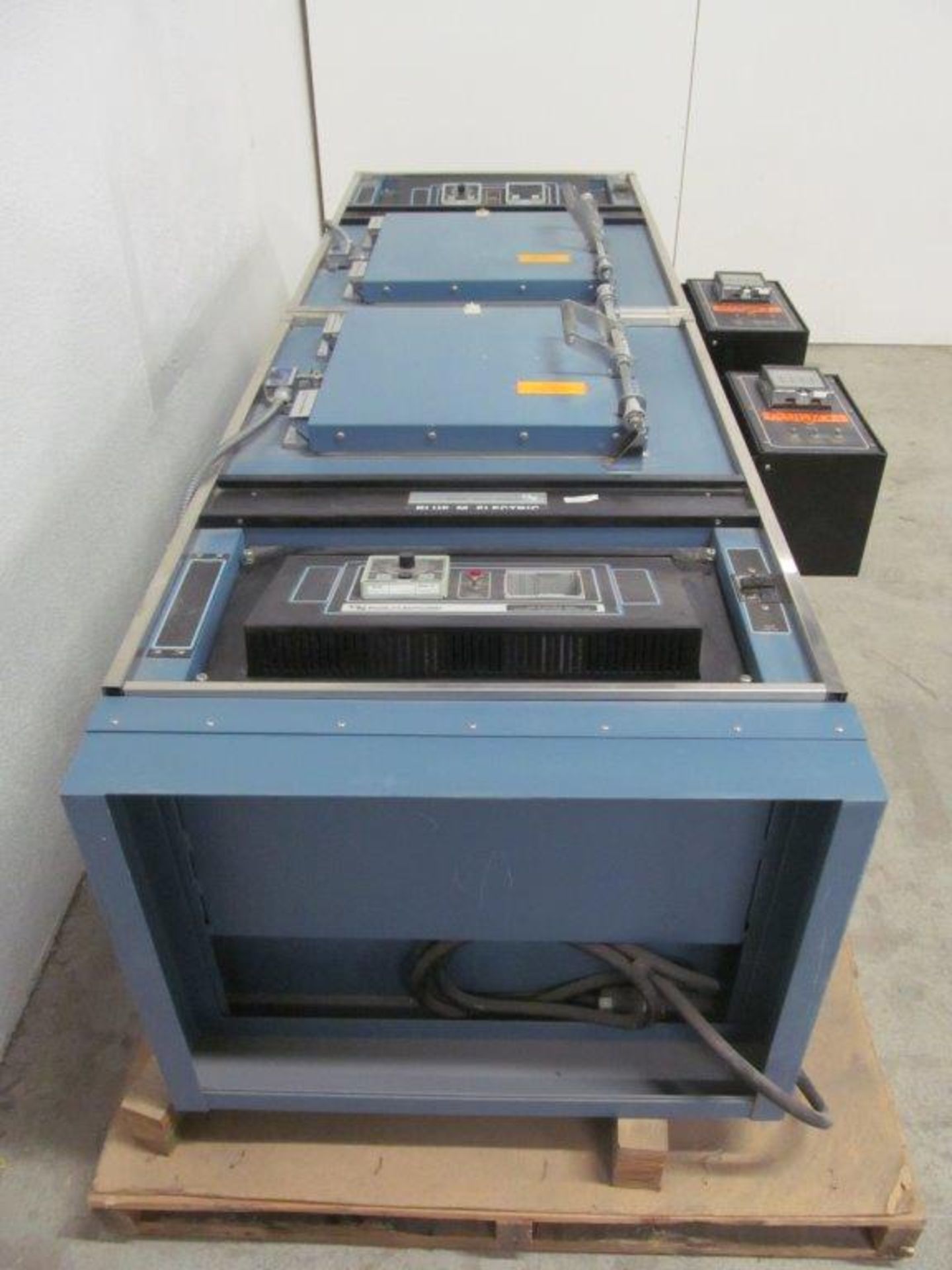 BLUE M ELECTRIC TYPE J 700F CAPACITY C/W (2) CHAMBERS 14'' X 14'' X 14'' - Image 2 of 6