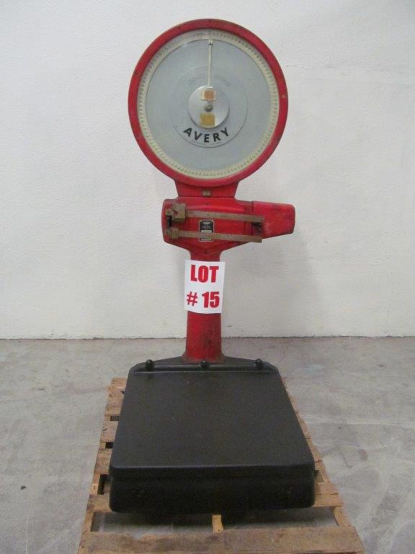 AVERY SCALE, CAPACITY: 1100 LBS, (GOOD TO WEIGH SCRAP) CONDITION UNKNOWN