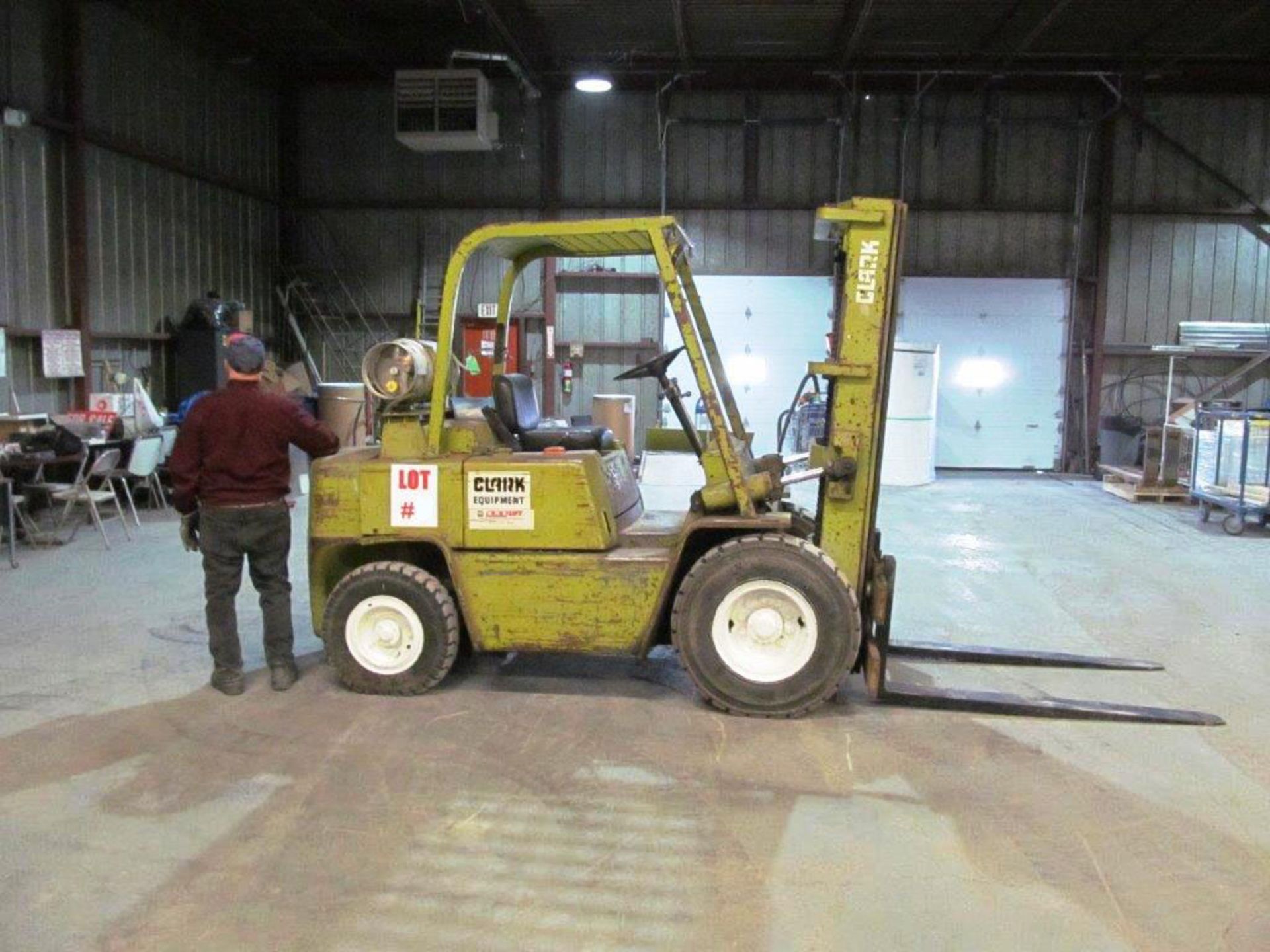 CLARK PROPANE INDOOR/OUTDOOR FORKLIFT, MODEL: C500Y0805, S/N Y685-353-2294, LIFTING CAPACITY: 8,