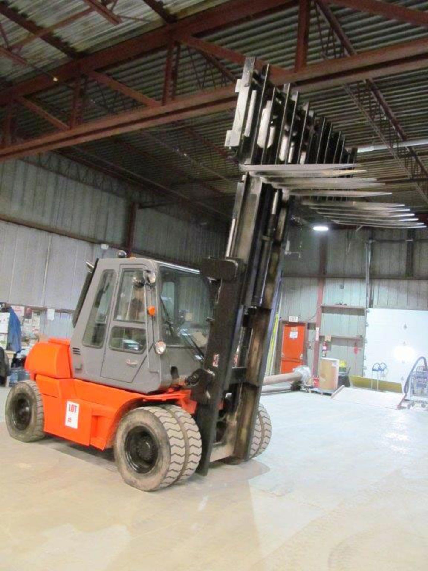 TOYOTA DIESEL OUTDOOR FORKLIFT W/BLOCK HANDLER ATTACHMENT (USED FOR PATIO STONES & BRICKS) MODEL: - Image 15 of 16
