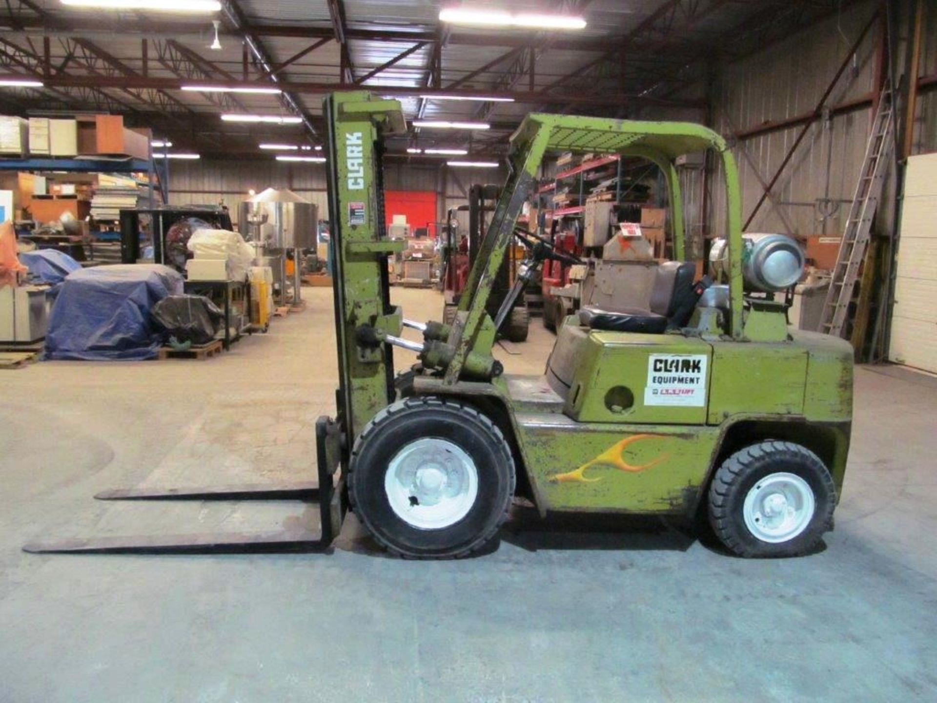 CLARK PROPANE INDOOR/OUTDOOR FORKLIFT, MODEL: C500Y0805, S/N Y685-353-2294, LIFTING CAPACITY: 8, - Image 5 of 14