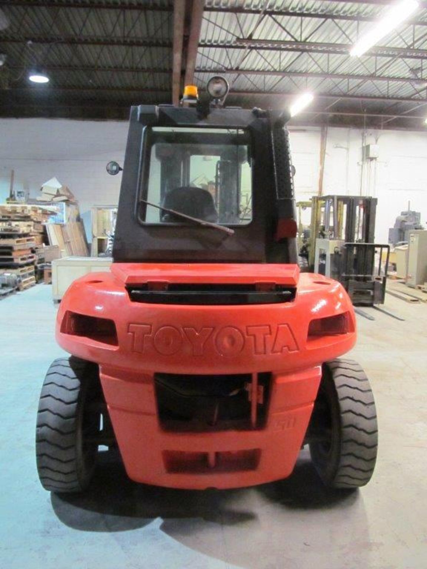 TOYOTA DIESEL OUTDOOR FORKLIFT W/BLOCK HANDLER ATTACHMENT (USED FOR PATIO STONES & BRICKS) MODEL: - Image 7 of 16