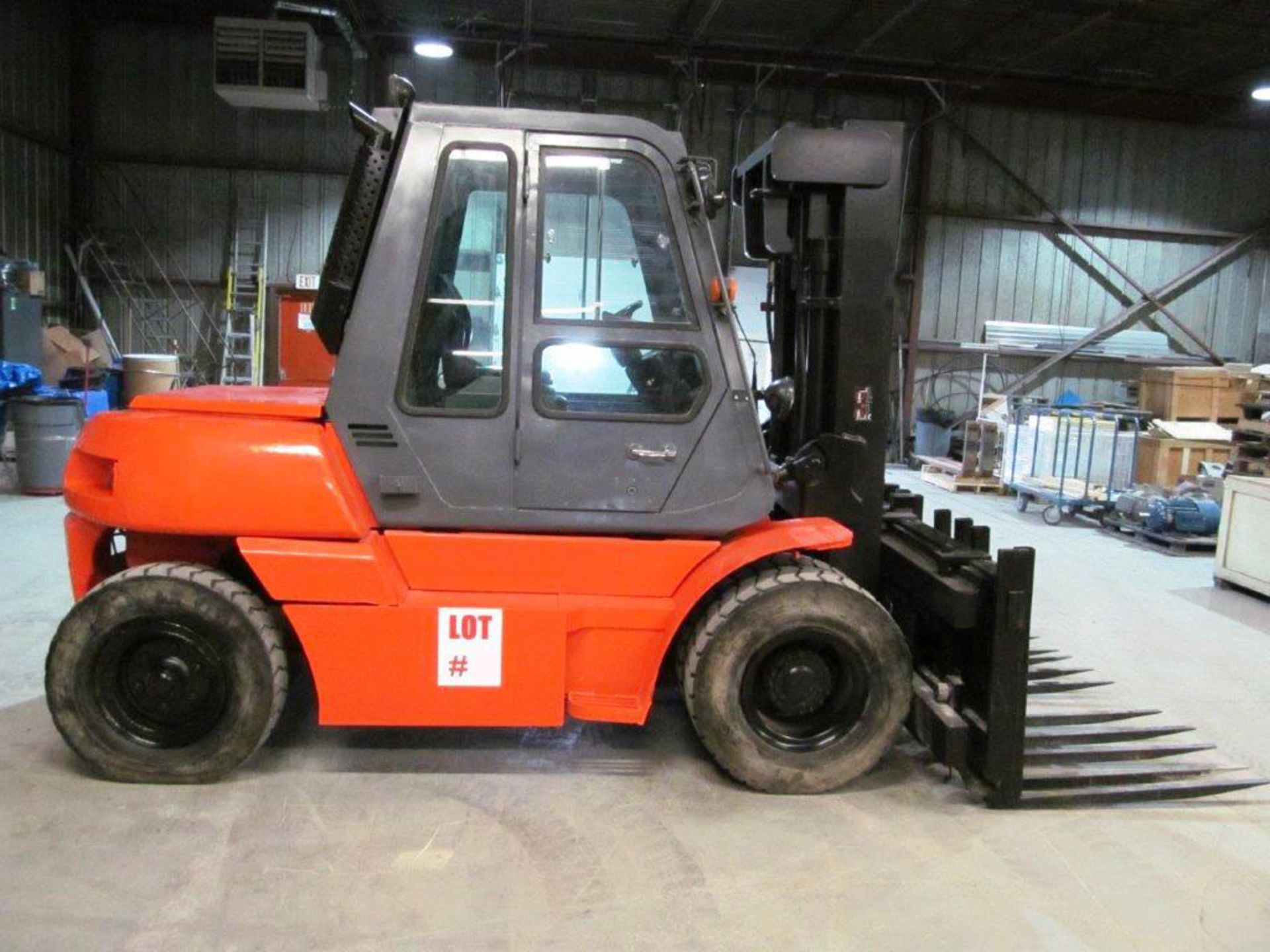 TOYOTA DIESEL OUTDOOR FORKLIFT W/BLOCK HANDLER ATTACHMENT (USED FOR PATIO STONES & BRICKS) MODEL: