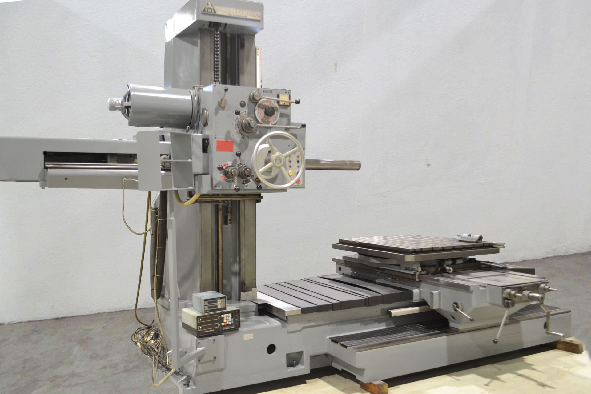 TOS 3" HORIZONTAL BORING MILL MOD. W-9, 39" X 44" TABLE, 40 TAPER - Image 2 of 3