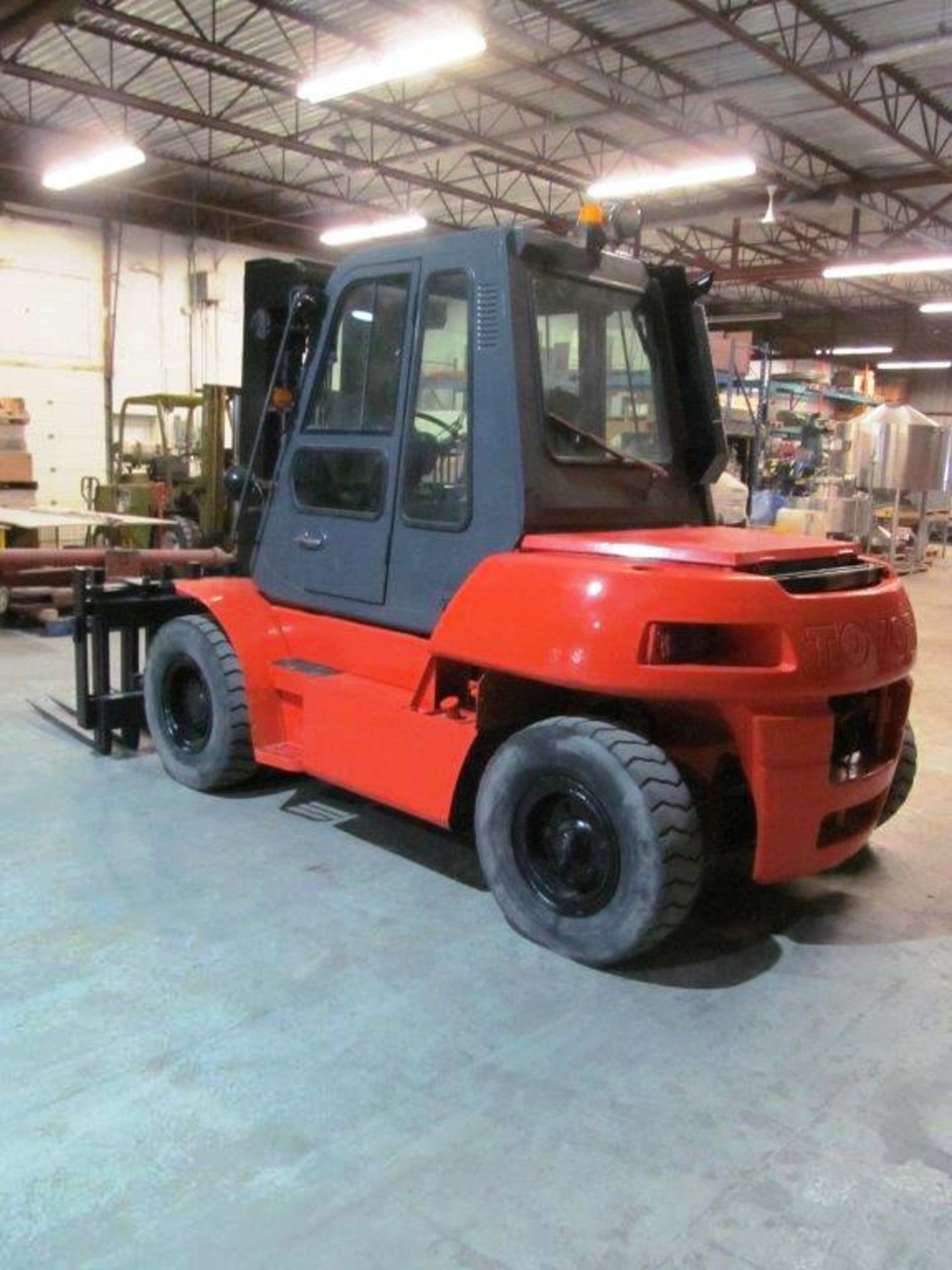 TOYOTA DIESEL OUTDOOR FORKLIFT W/BLOCK HANDLER ATTACHMENT (USED FOR PATIO STONES & BRICKS) MODEL: - Image 6 of 16